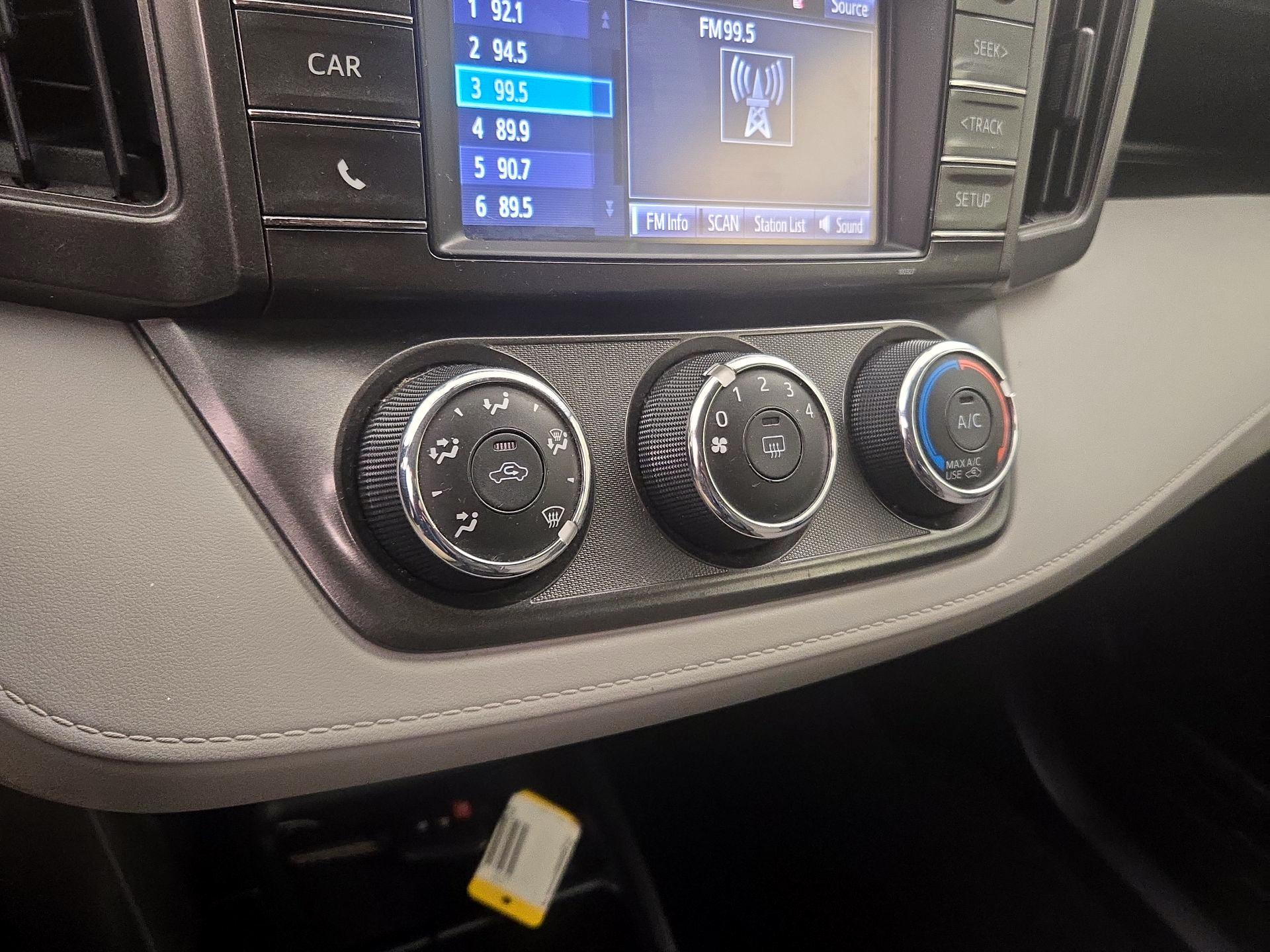 Thumbnail: 2015 Toyota RAV4 - 16