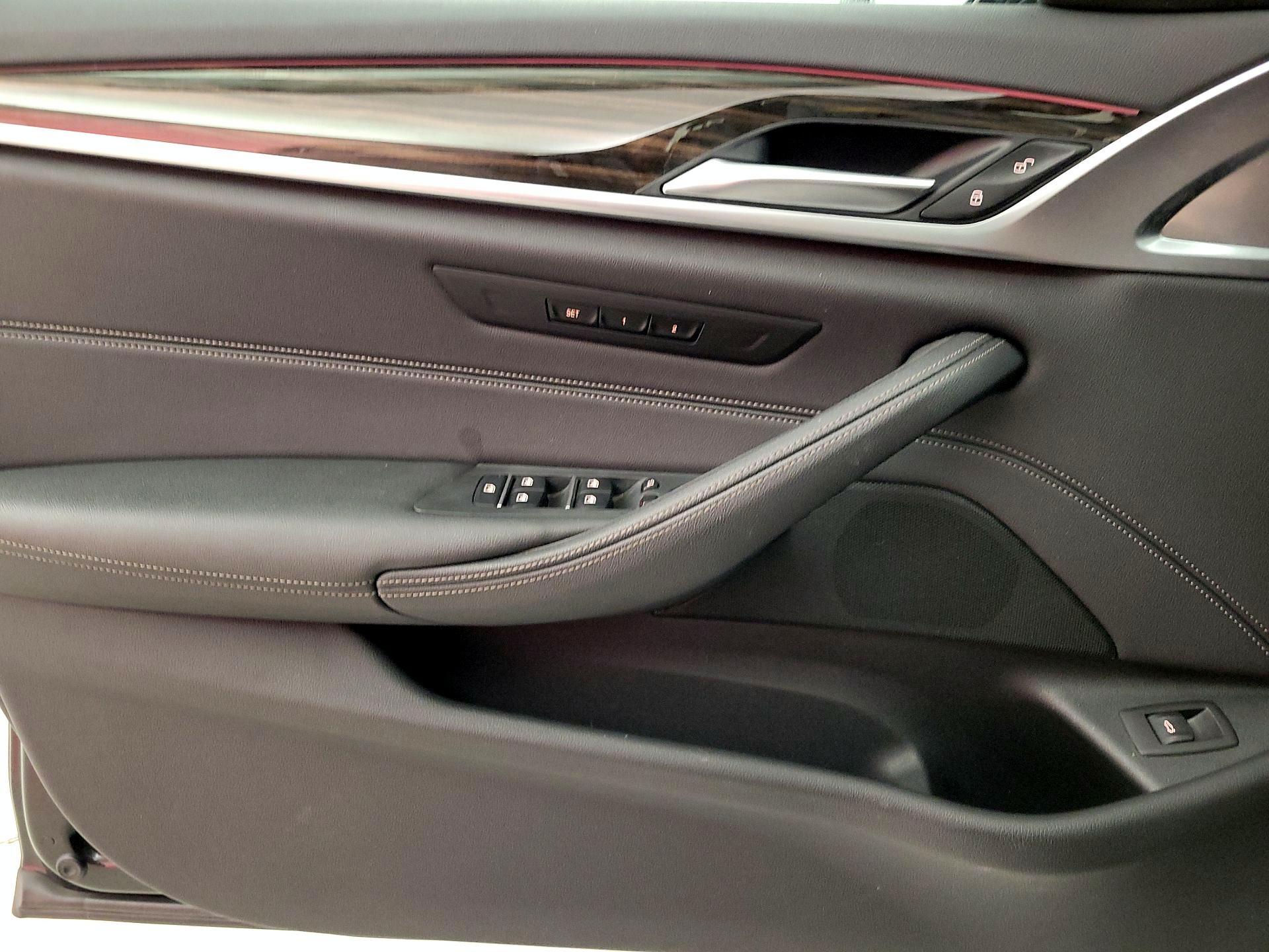 Thumbnail: 2022 BMW 5 Series - 12