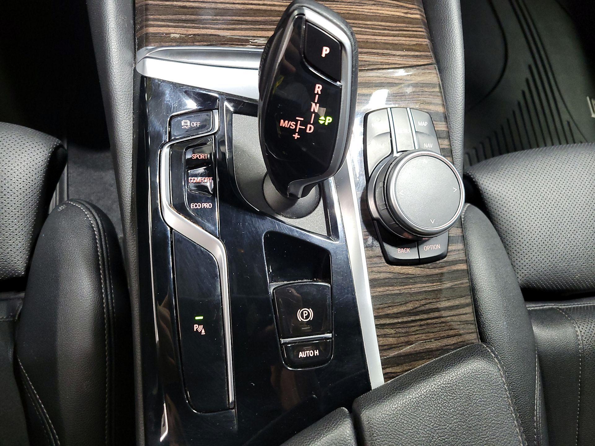 Thumbnail: 2022 BMW 5 Series - 18