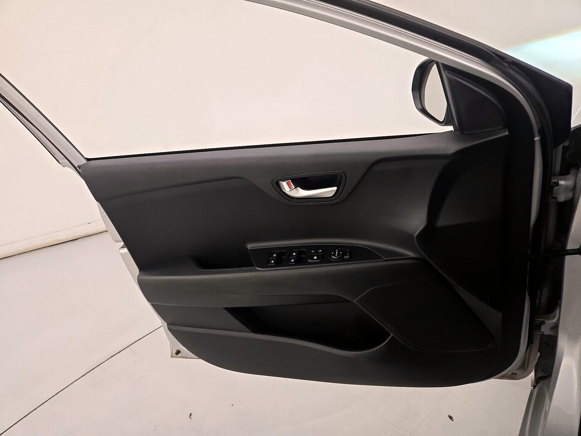 Thumbnail: 2023 Kia Rio - 12