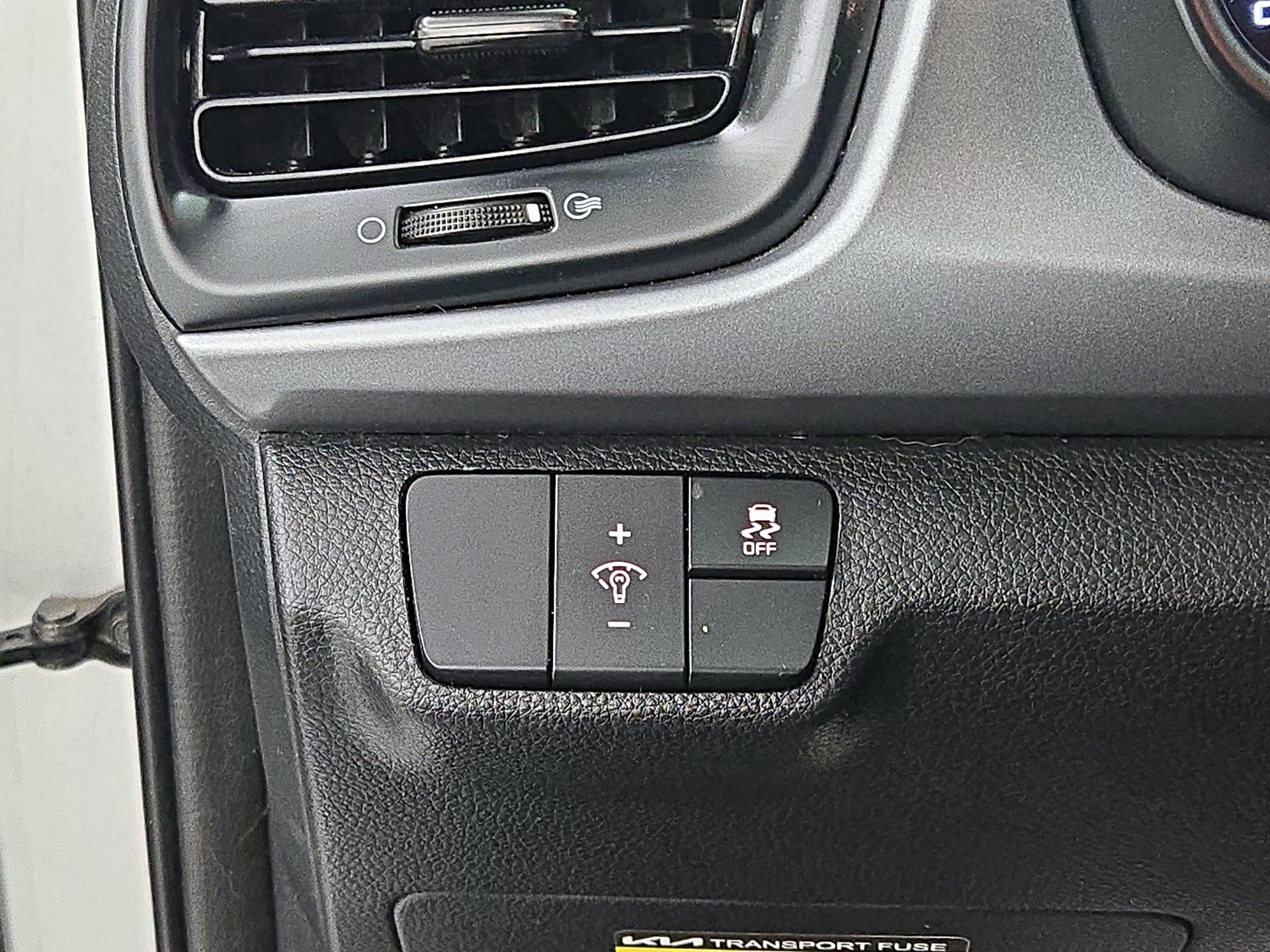 Thumbnail: 2023 Kia Rio - 13