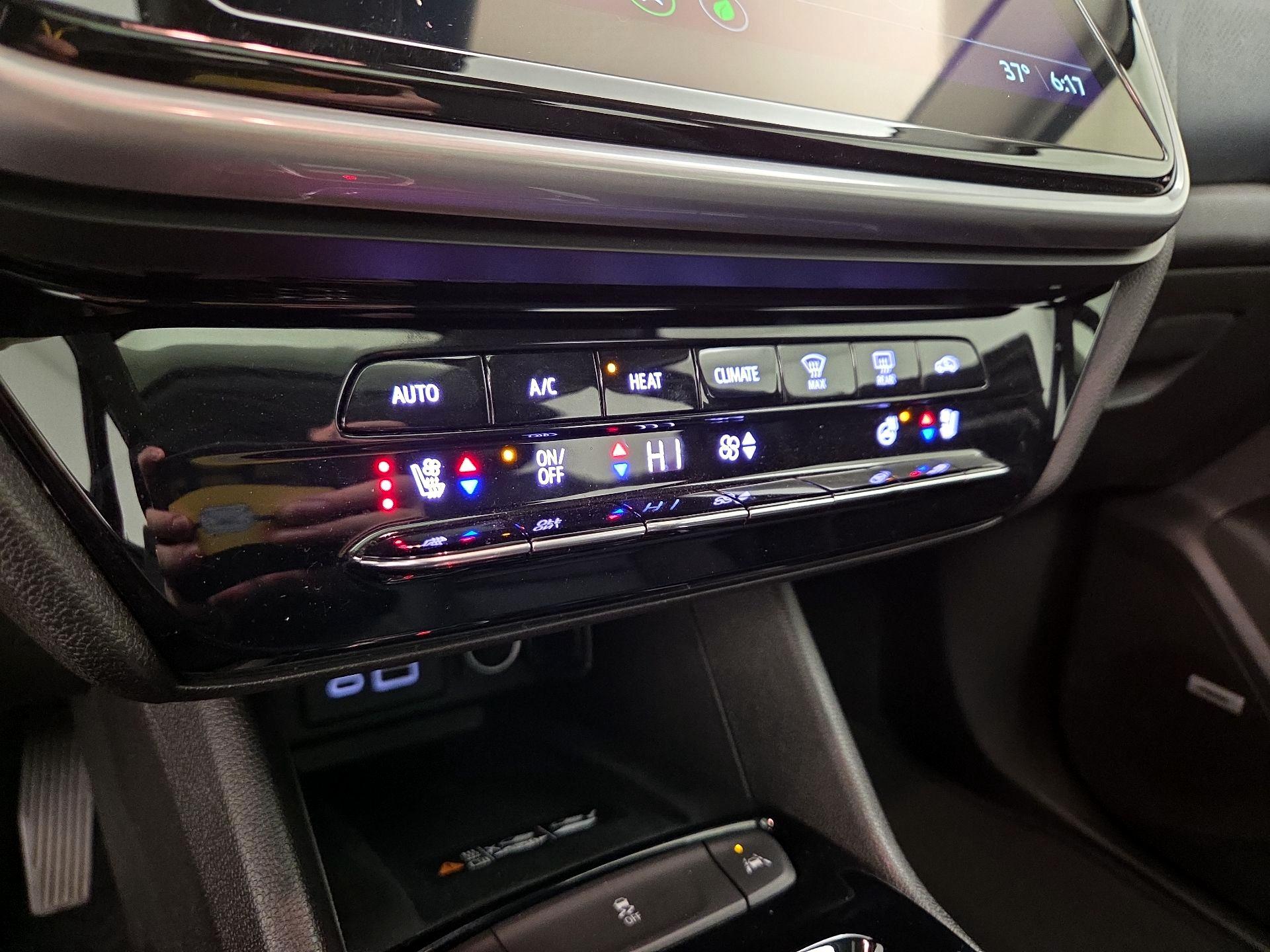 Thumbnail: 2023 Chevrolet Bolt EUV - 17