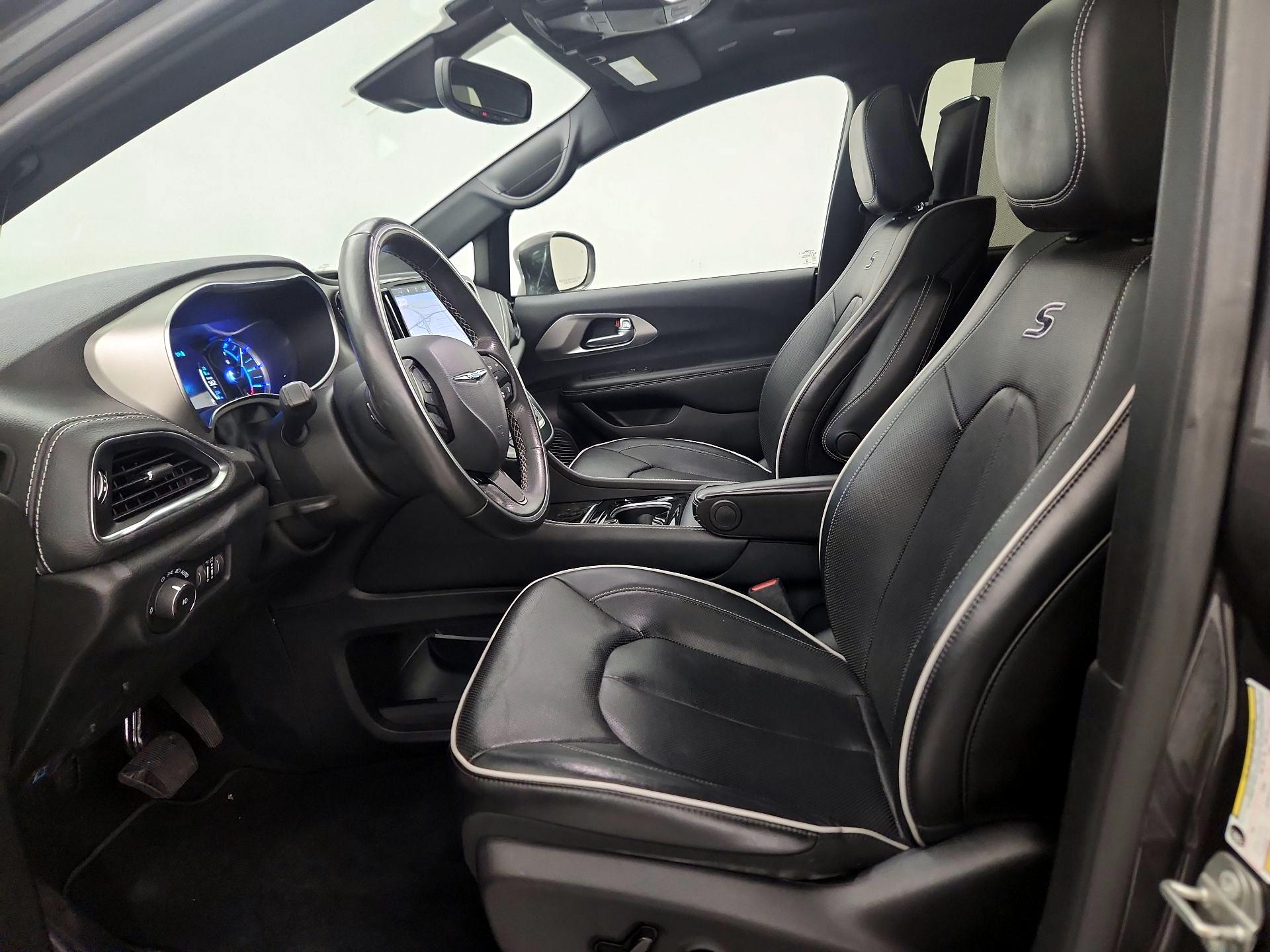 Thumbnail: 2021 Chrysler Pacifica - 11