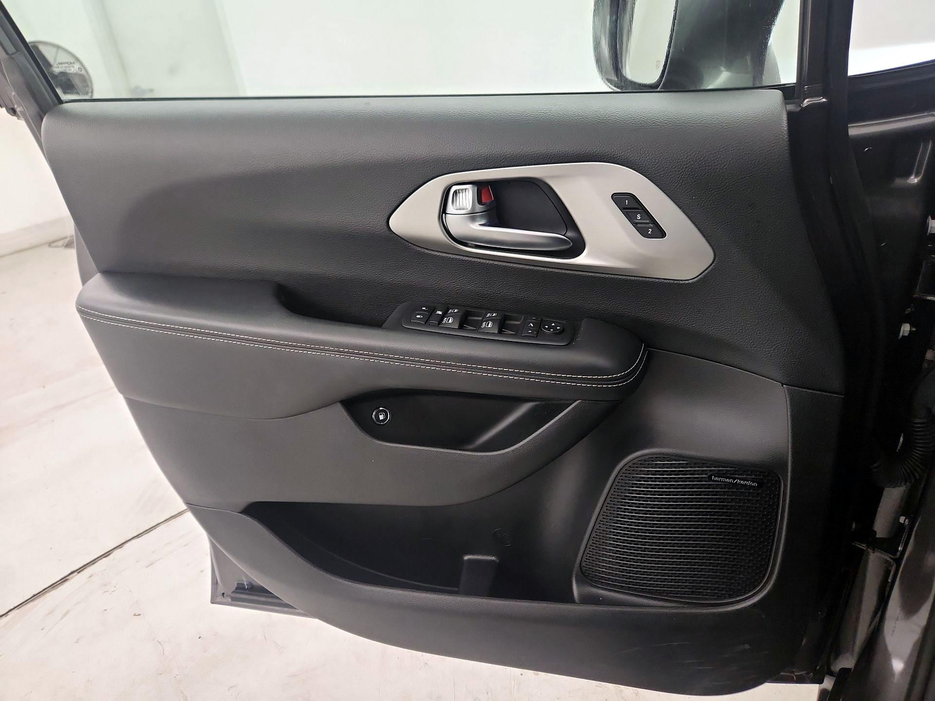 Thumbnail: 2021 Chrysler Pacifica - 12