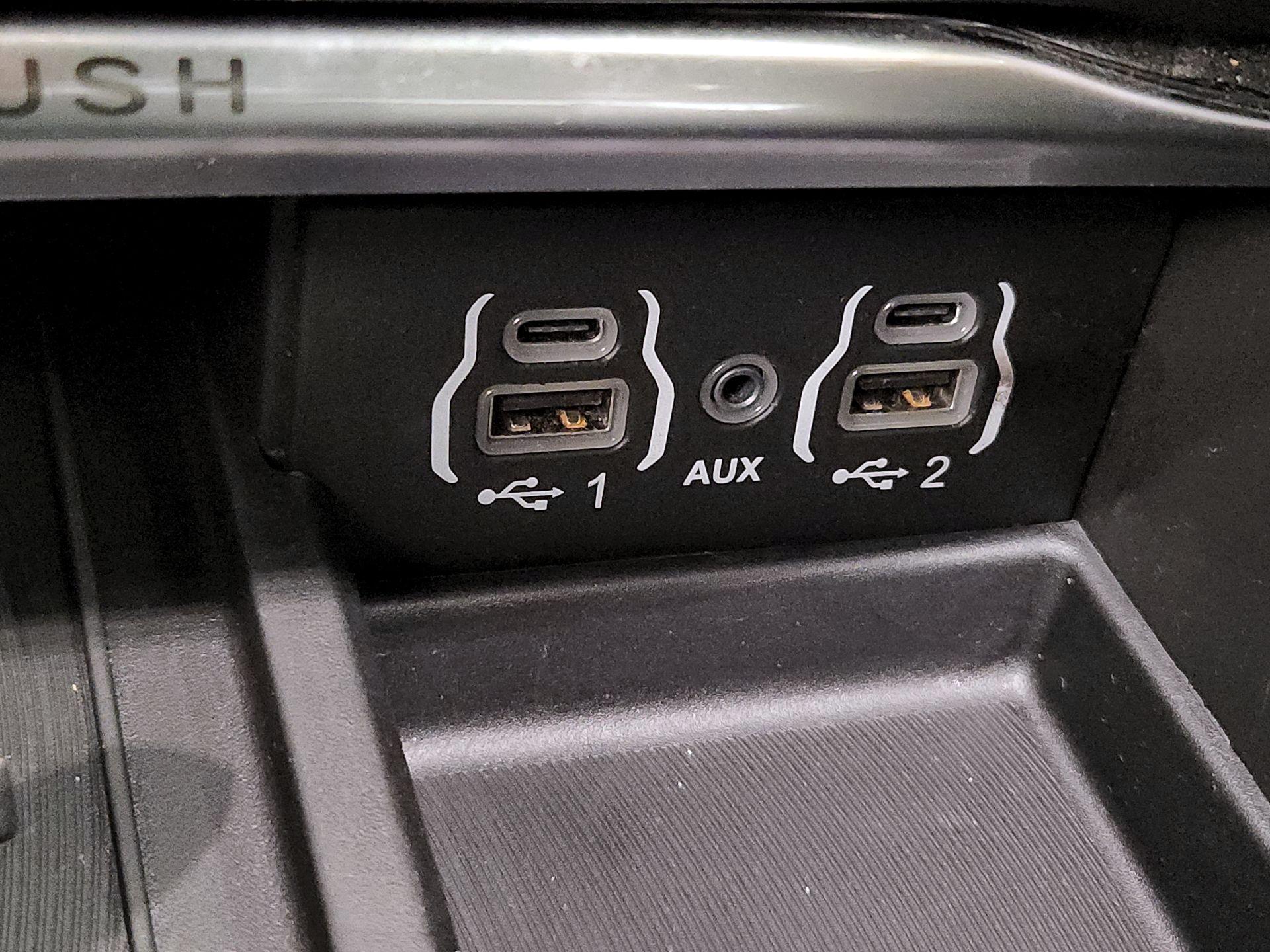 Thumbnail: 2021 Chrysler Pacifica - 19