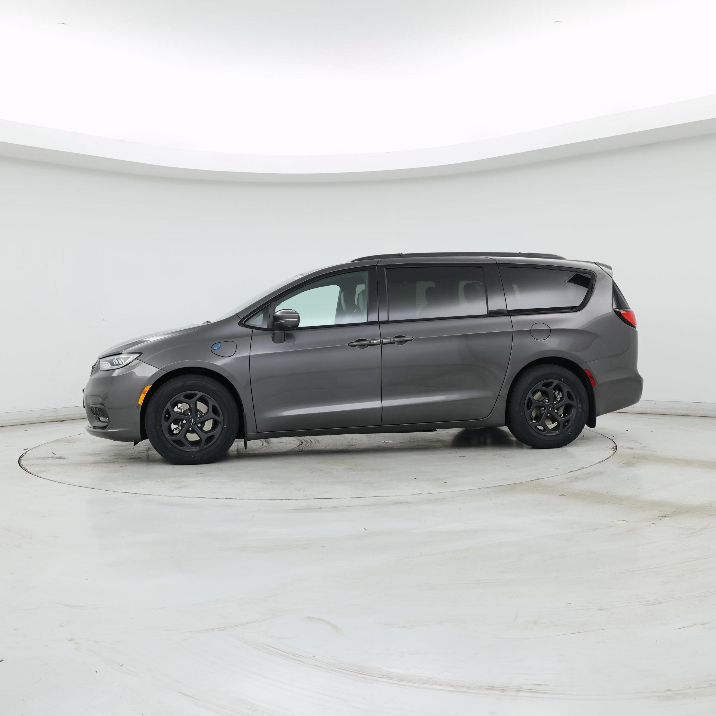 Thumbnail: 2021 Chrysler Pacifica - 3