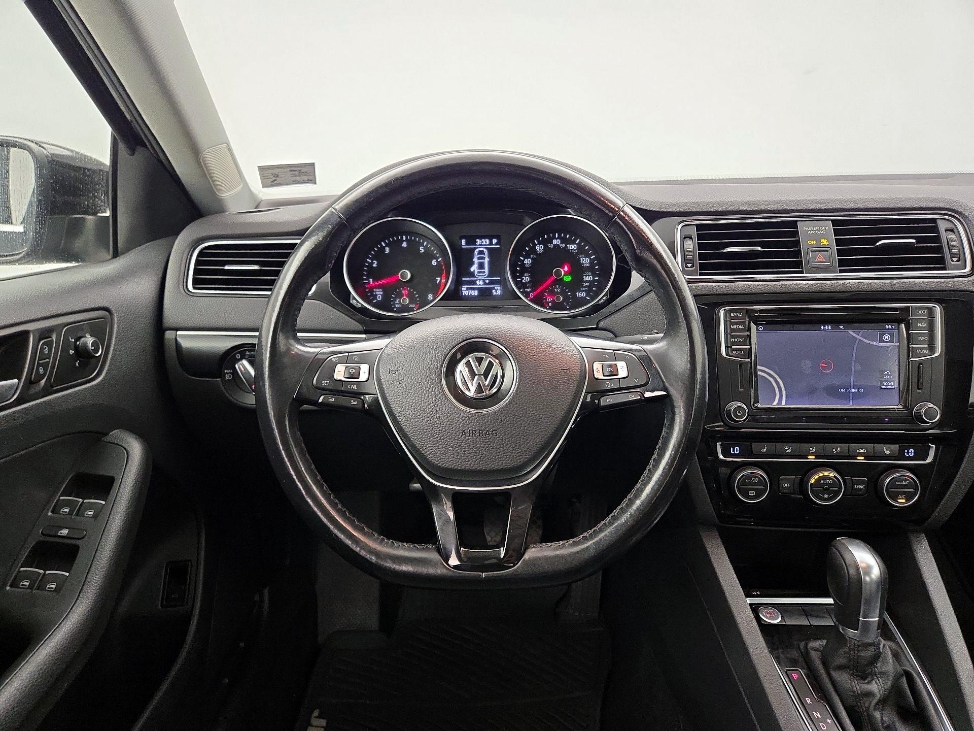 Thumbnail: 2017 Volkswagen Jetta - 10