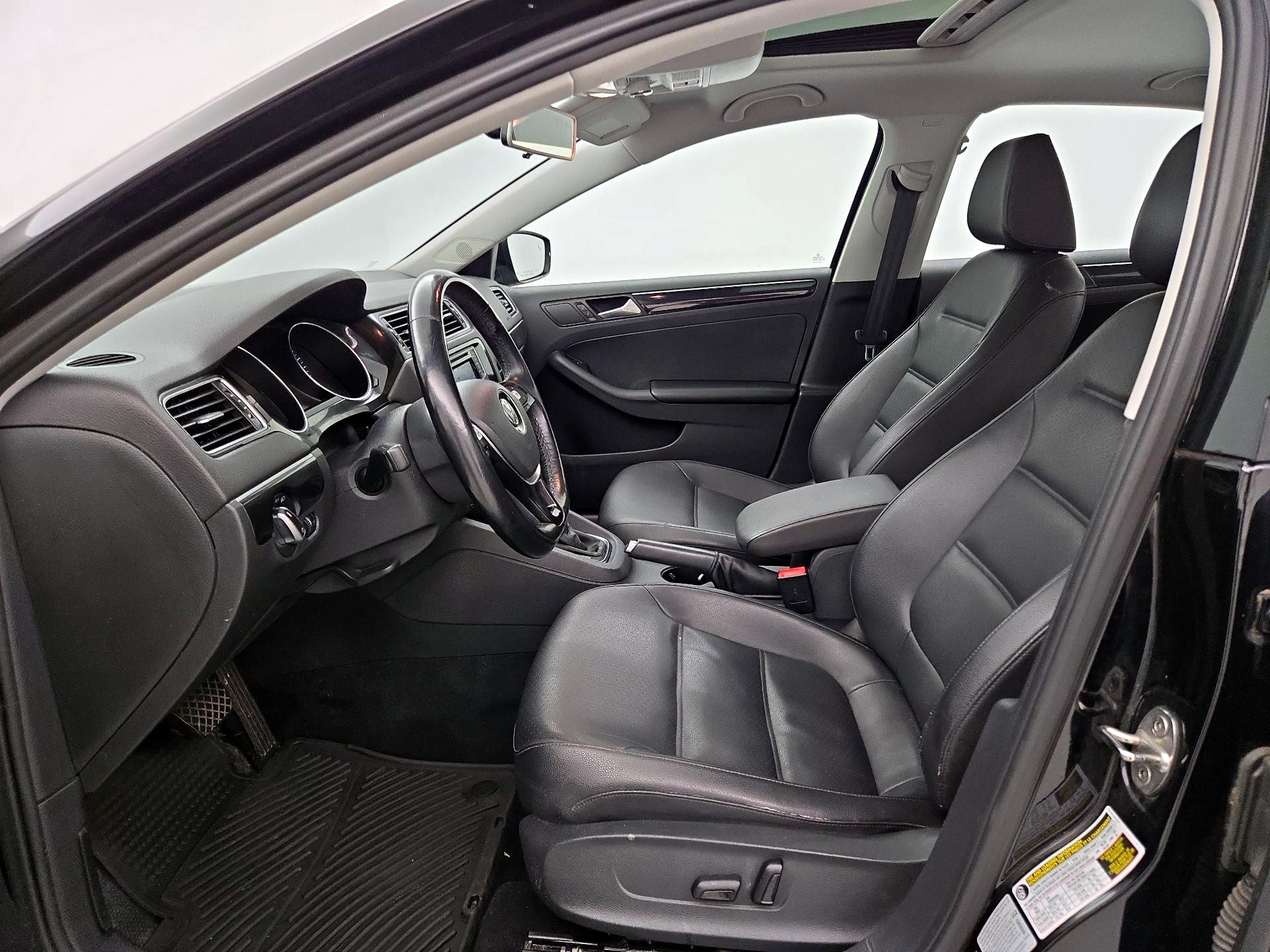 Thumbnail: 2017 Volkswagen Jetta - 11