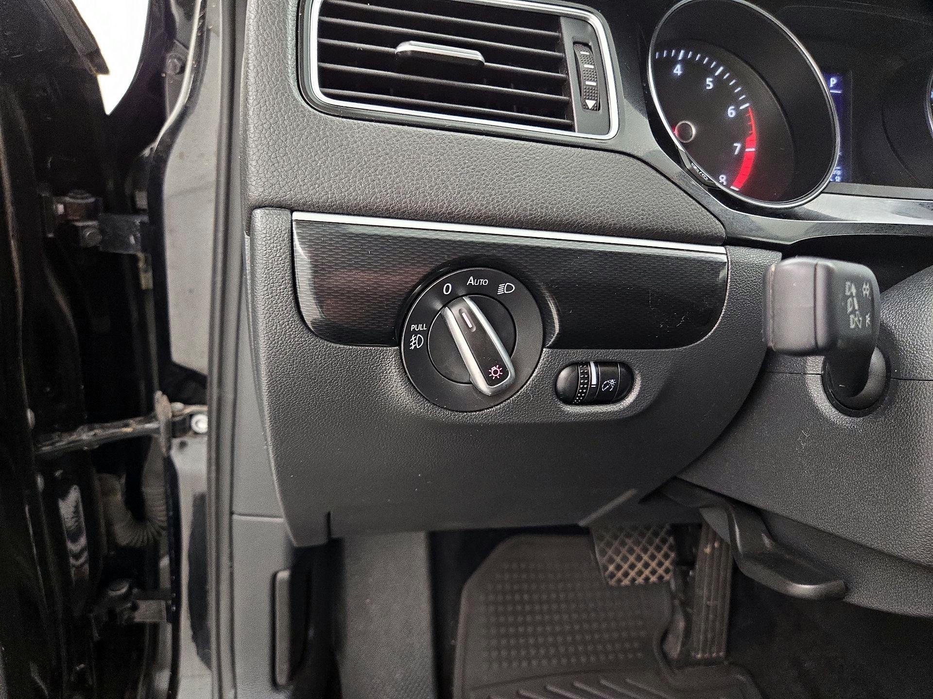 Thumbnail: 2017 Volkswagen Jetta - 13