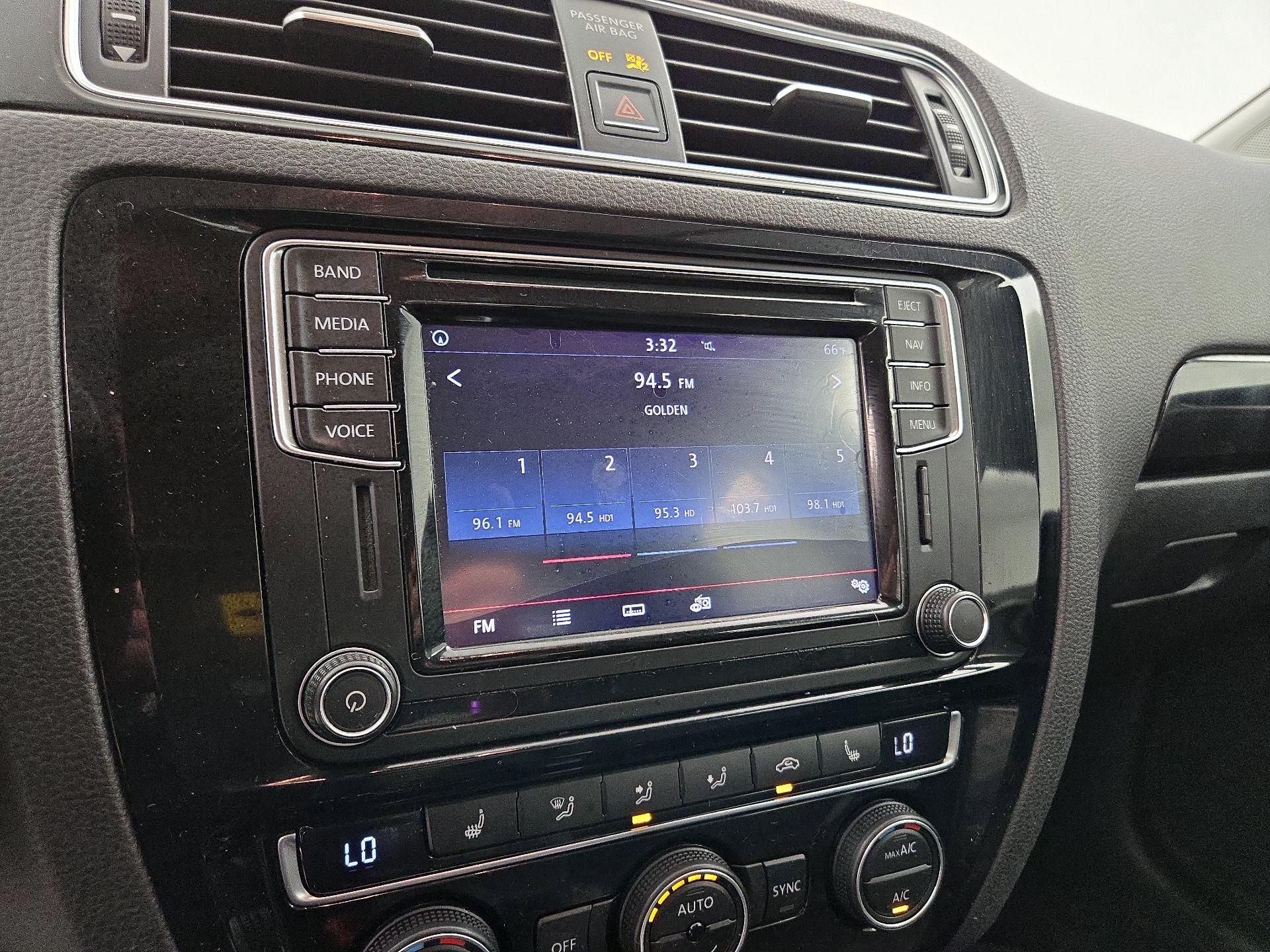 Thumbnail: 2017 Volkswagen Jetta - 16