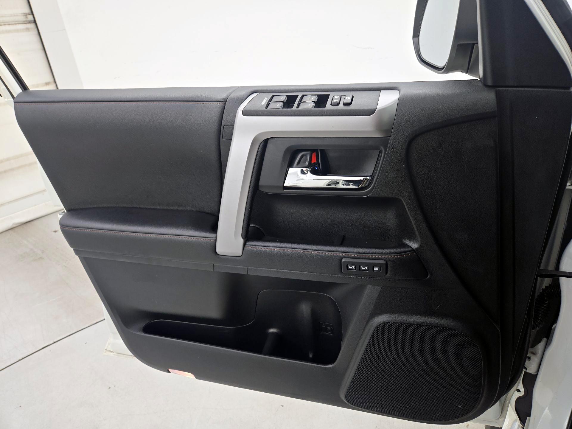 Thumbnail: 2020 Toyota 4Runner - 12