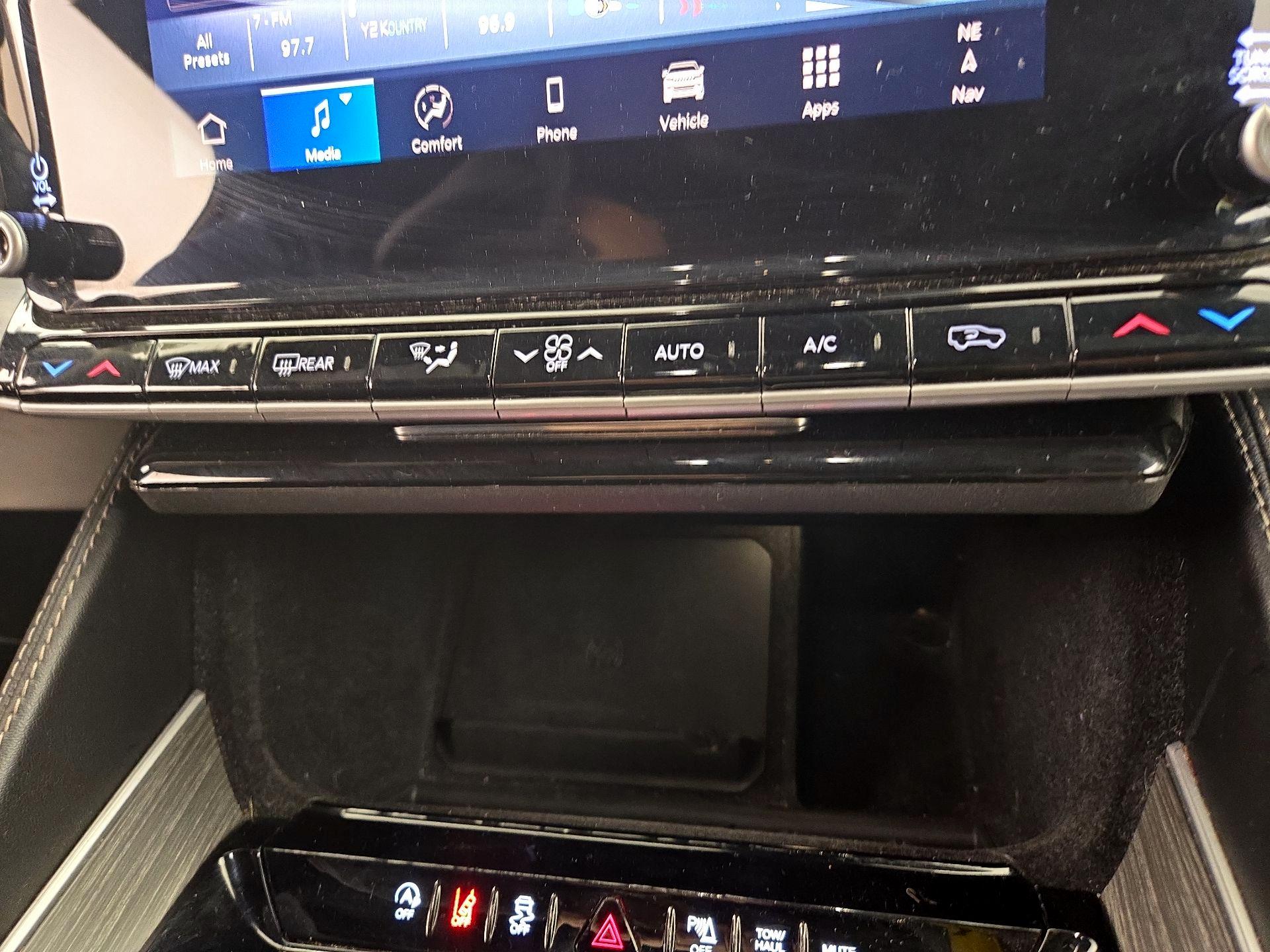 Thumbnail: 2024 Jeep Wagoneer - 17