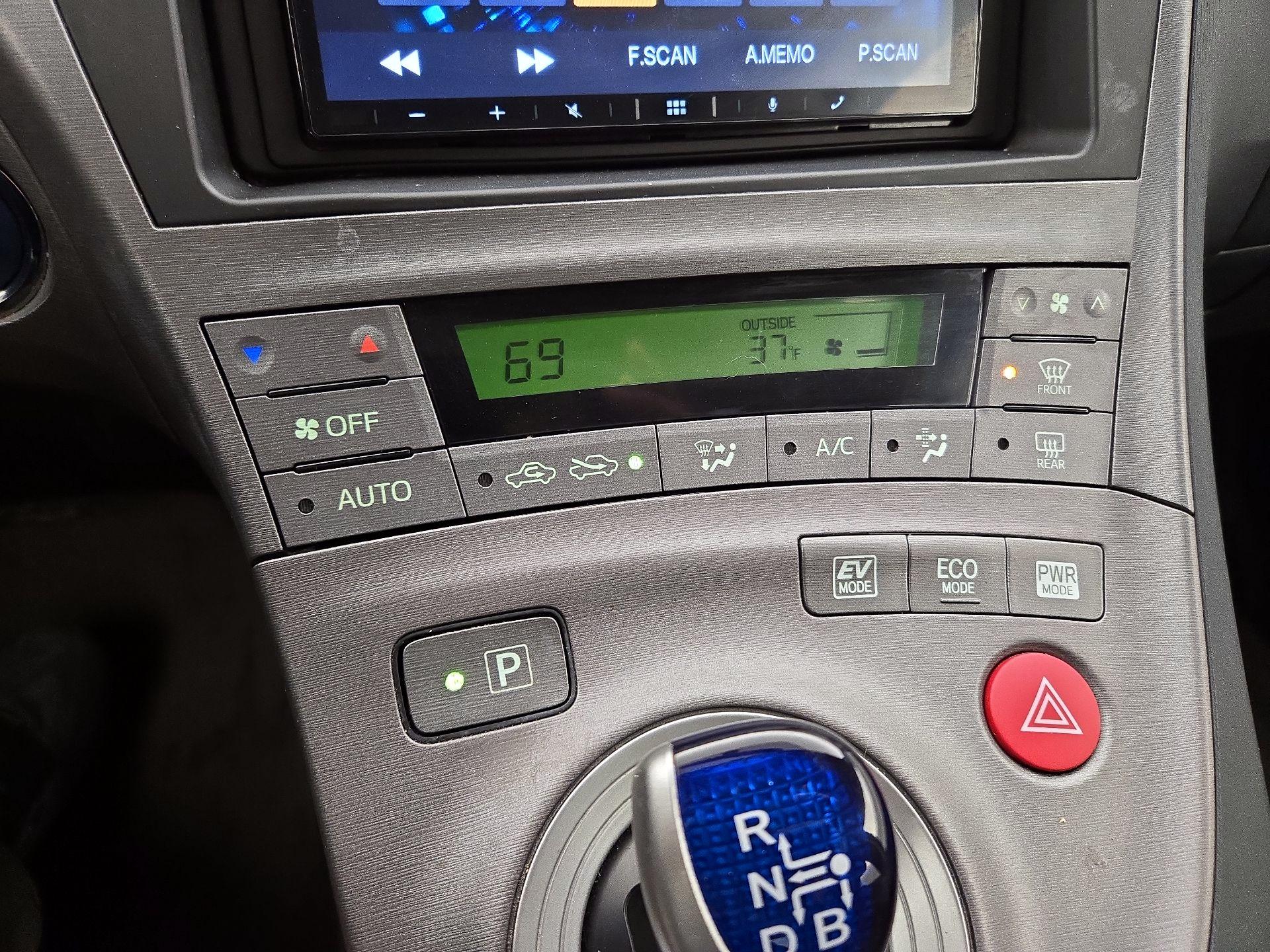 Thumbnail: 2014 Toyota Prius - 15