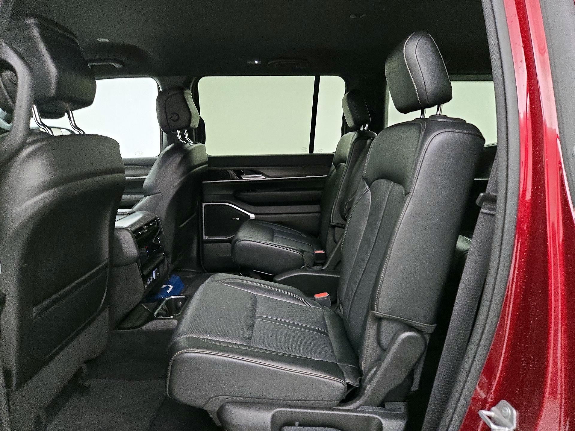 Thumbnail: 2024 Jeep Wagoneer - 20