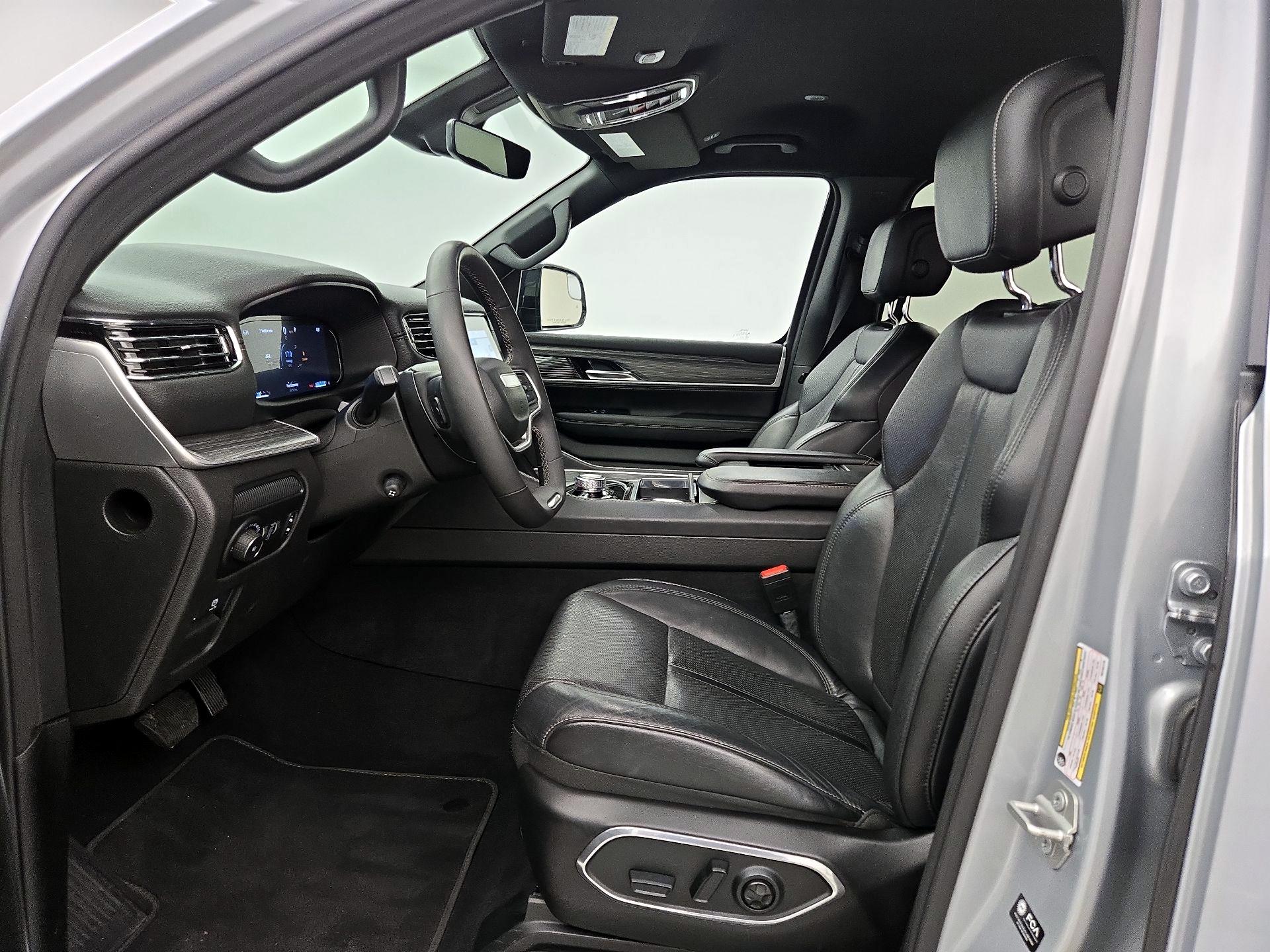 Thumbnail: 2024 Jeep Wagoneer - 11