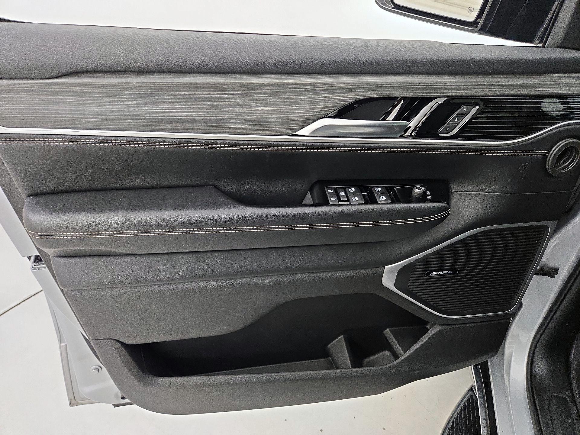 Thumbnail: 2024 Jeep Wagoneer - 12