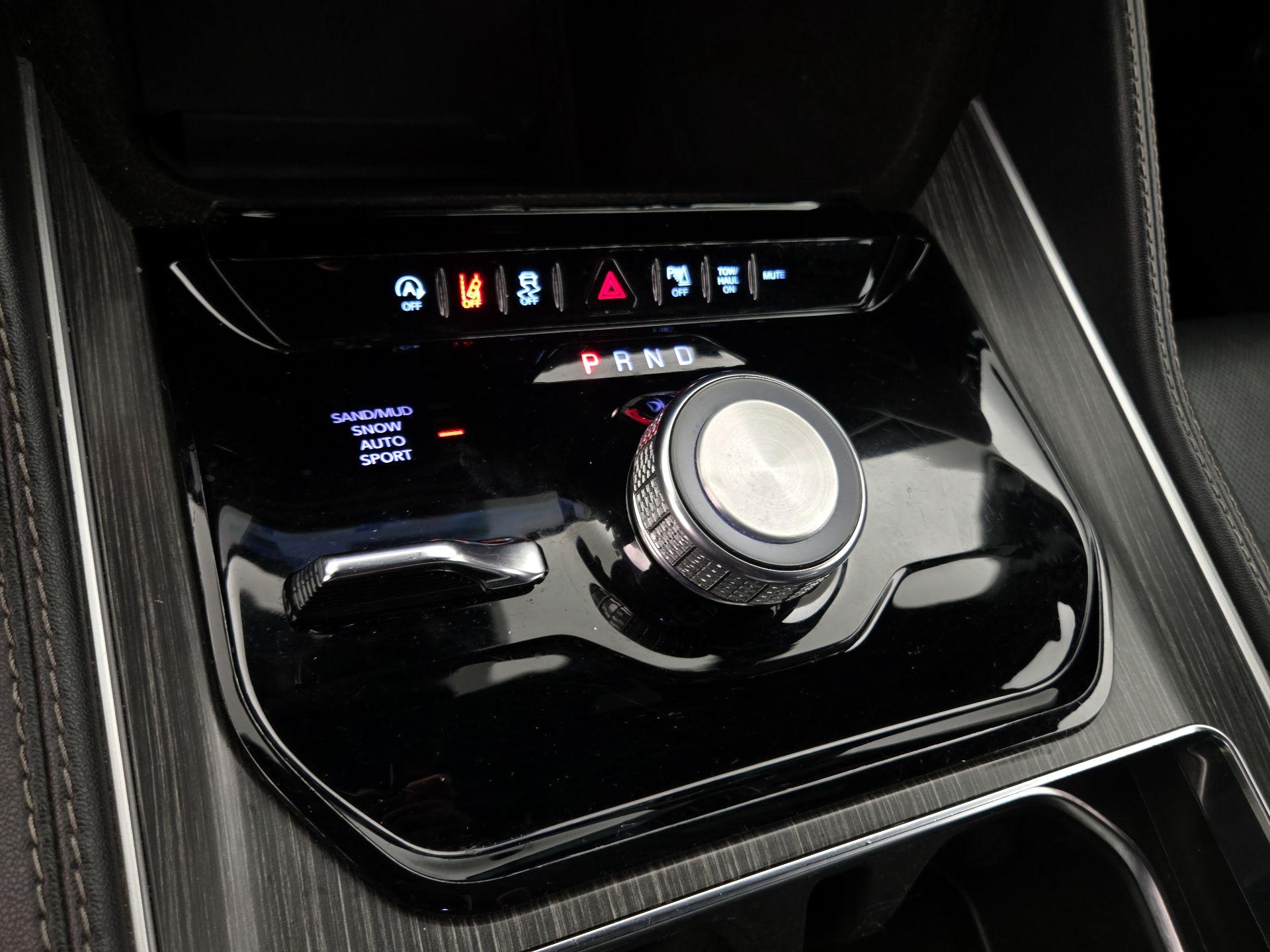 Thumbnail: 2024 Jeep Wagoneer - 18