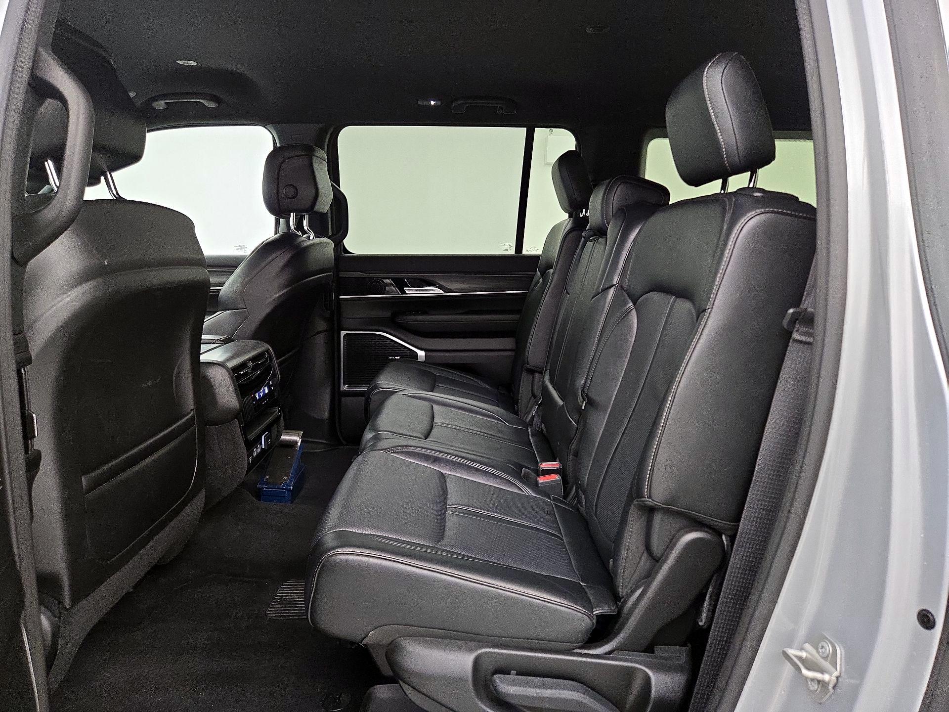 Thumbnail: 2024 Jeep Wagoneer - 20