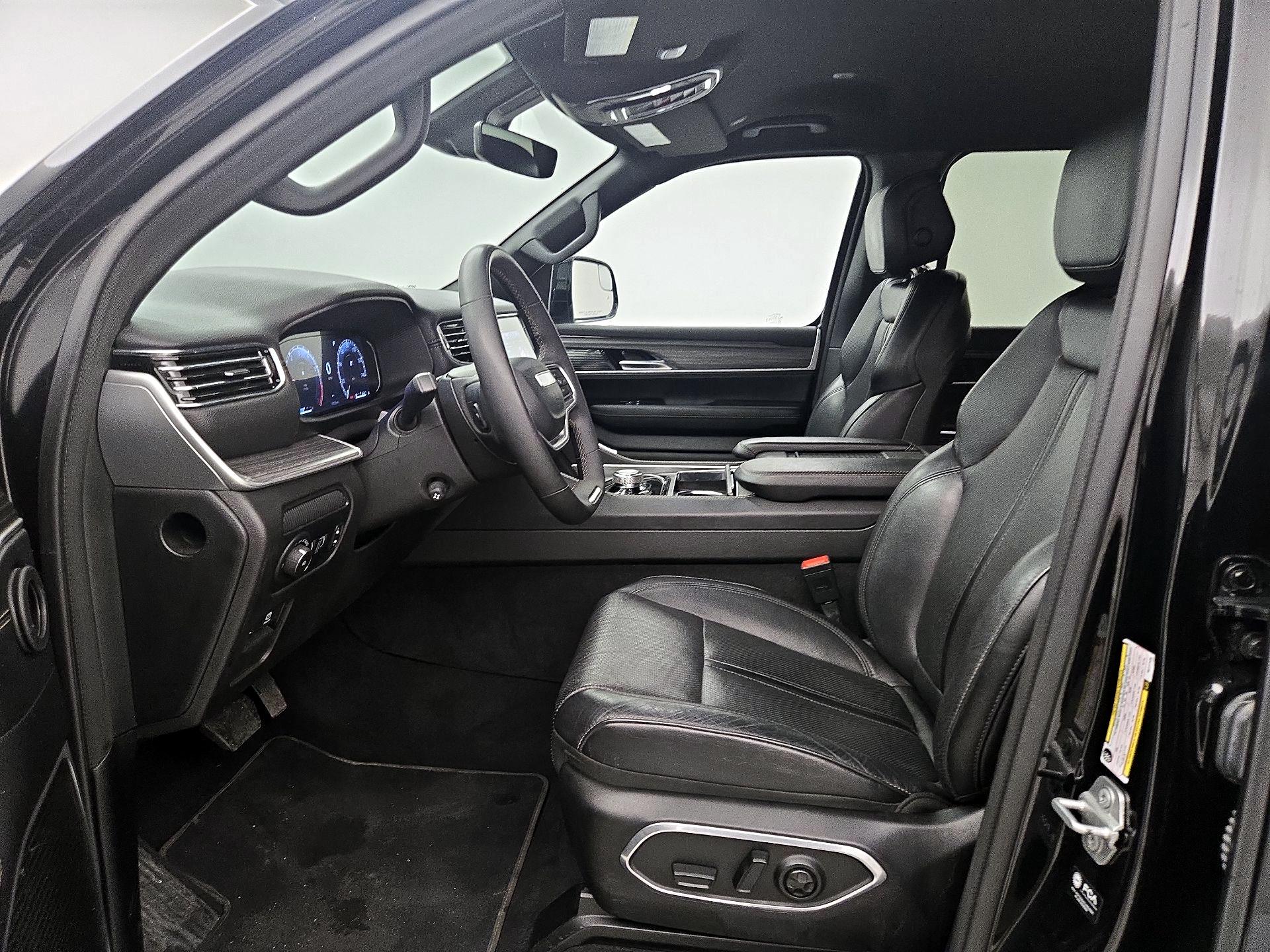 Thumbnail: 2024 Jeep Wagoneer - 11