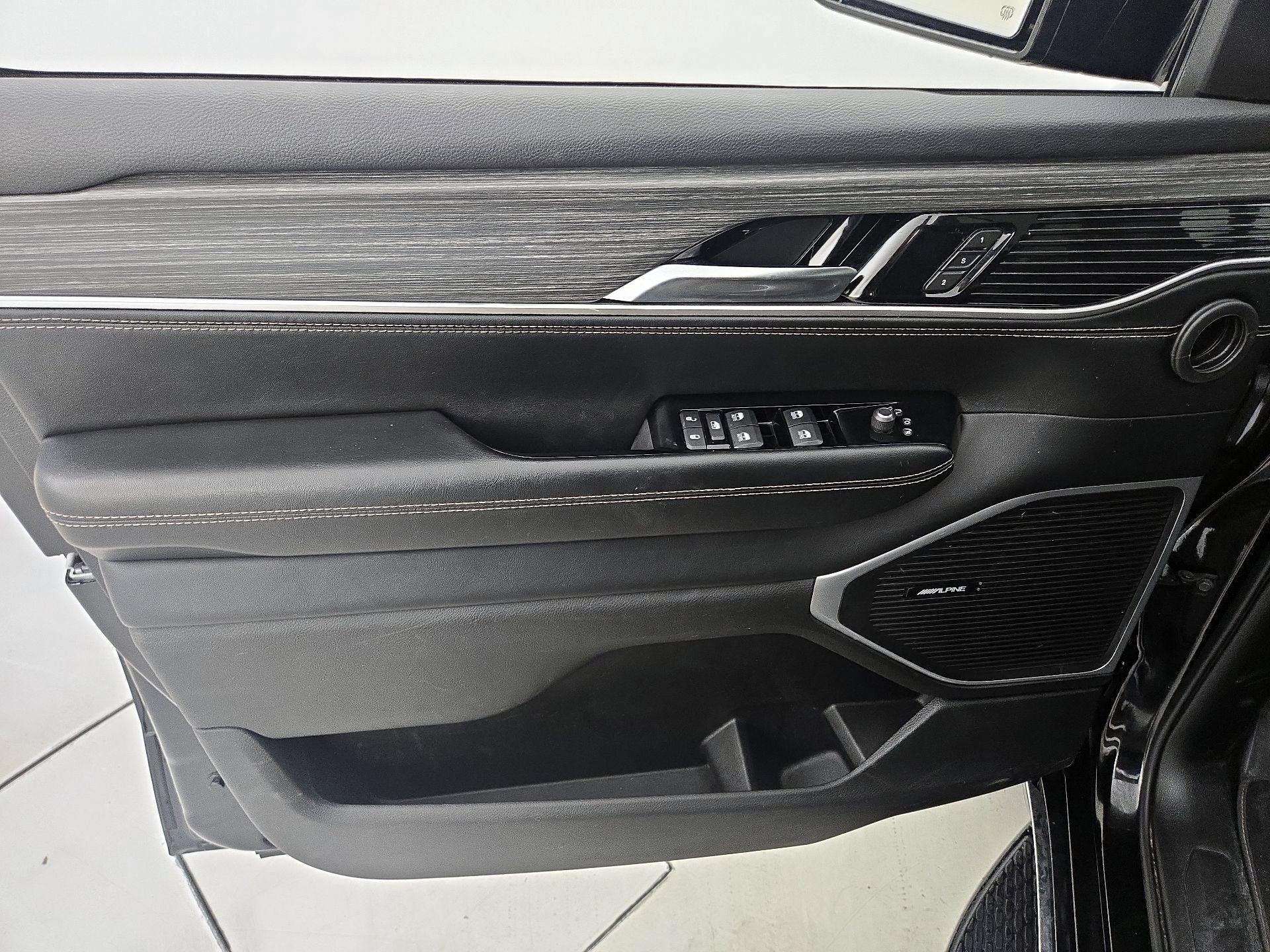 Thumbnail: 2024 Jeep Wagoneer - 12