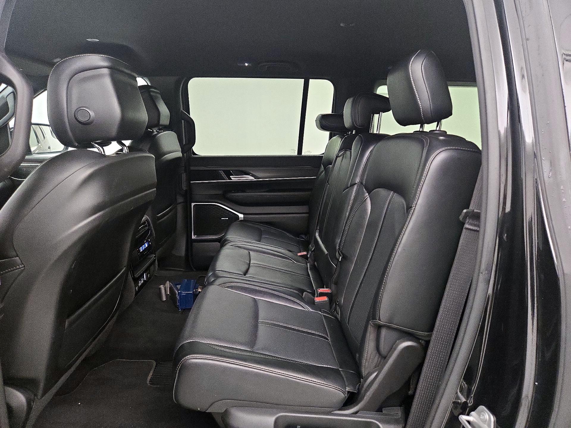 Thumbnail: 2024 Jeep Wagoneer - 20