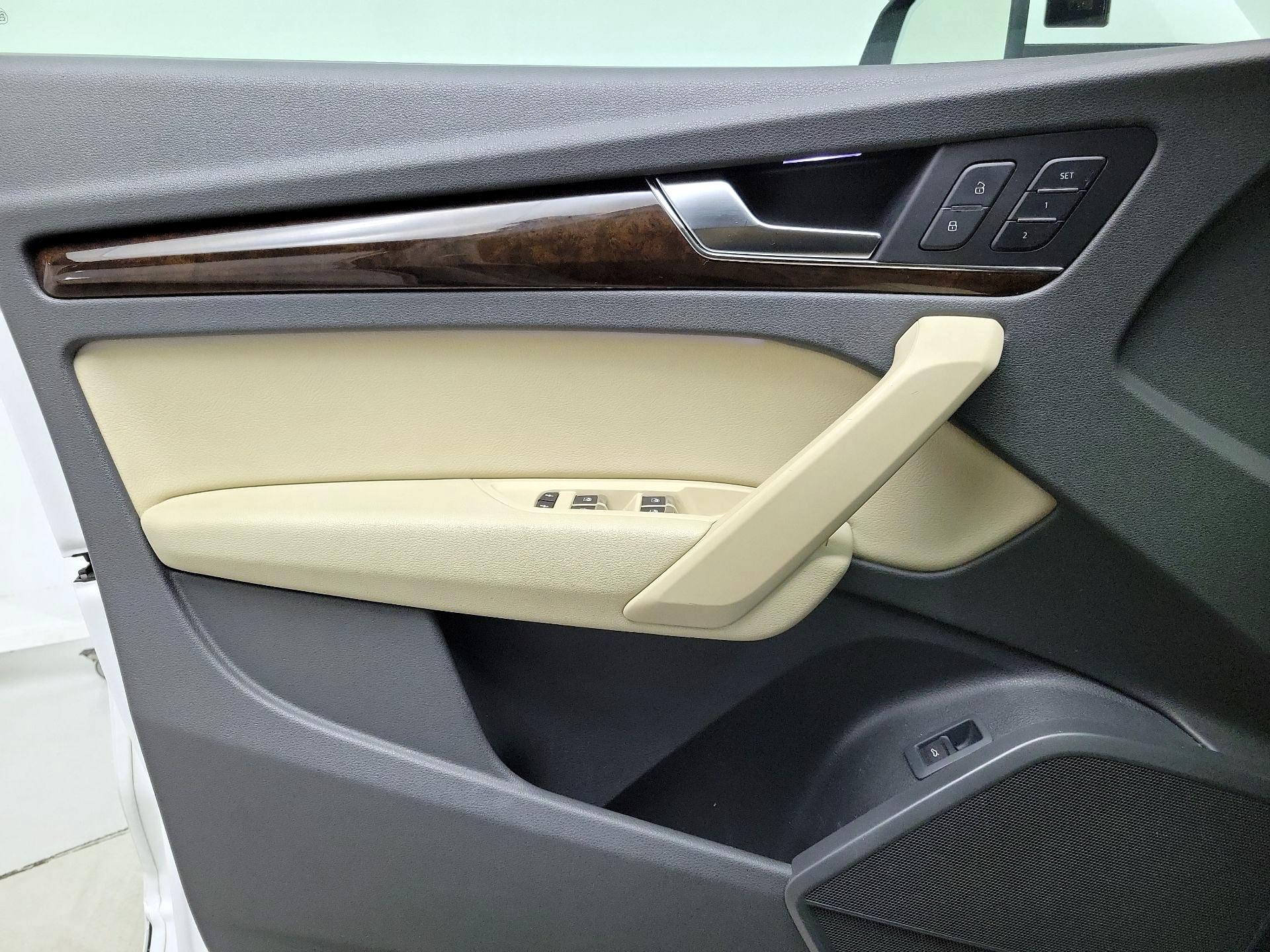 Thumbnail: 2019 Audi Q5 - 12