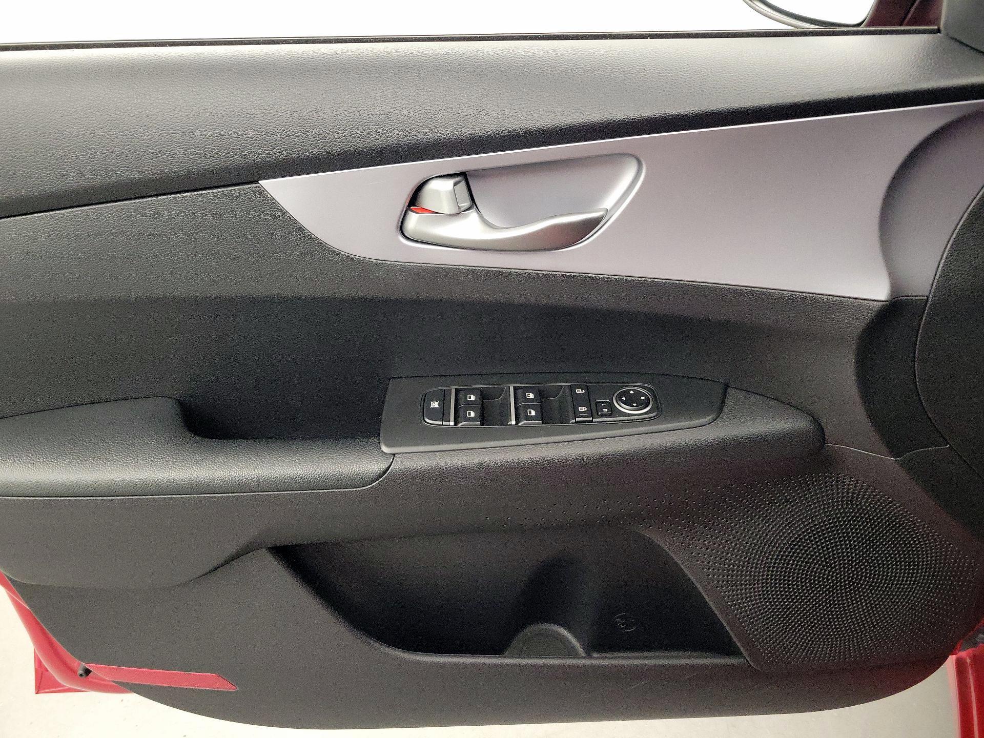 Thumbnail: 2022 Kia Forte - 12