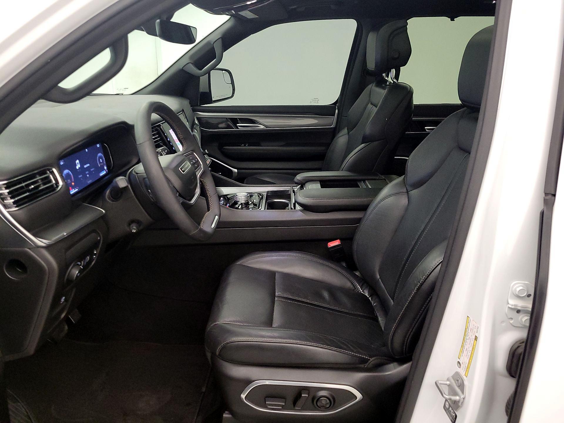 Thumbnail: 2022 Jeep Wagoneer - 11