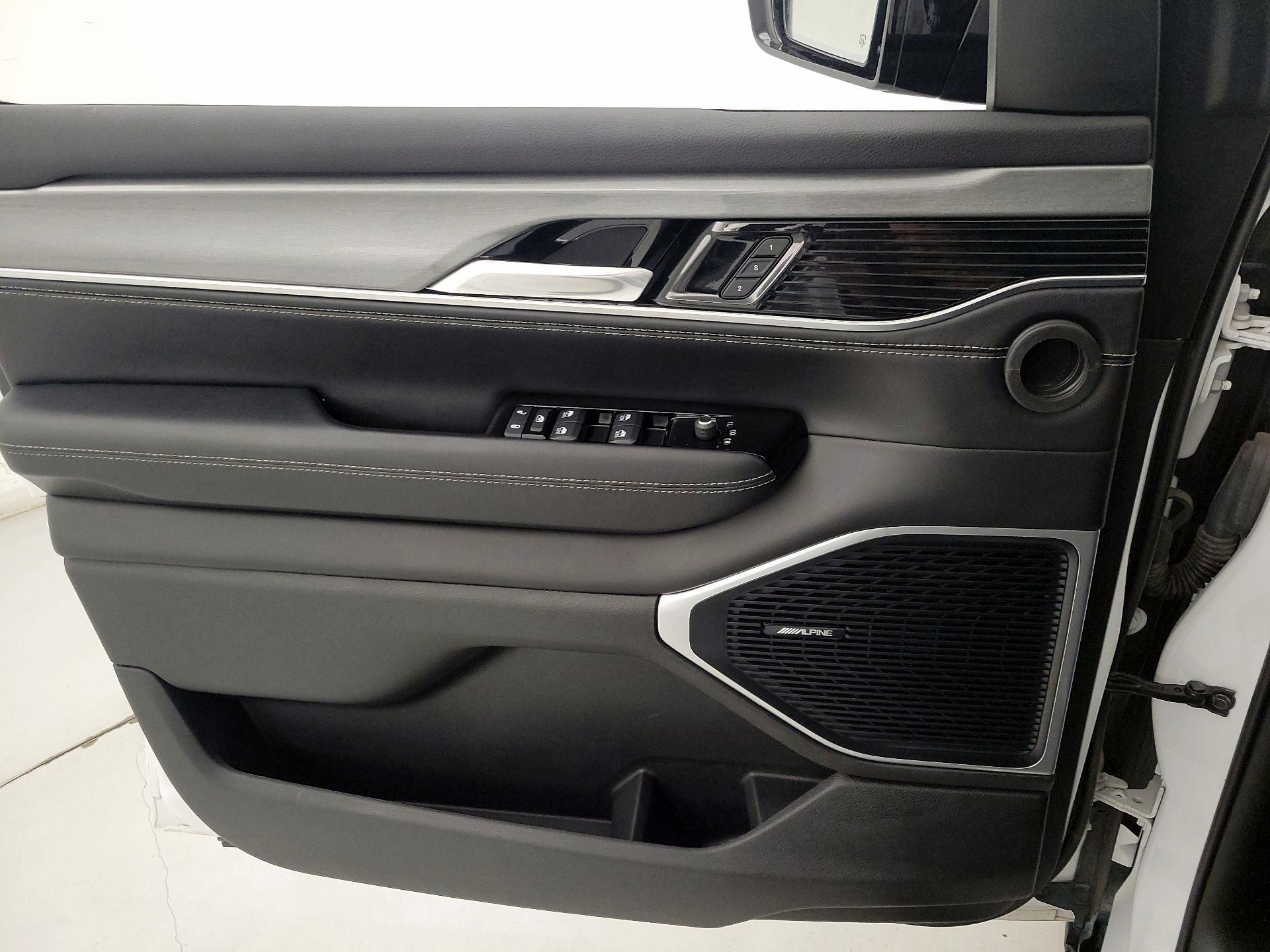 Thumbnail: 2022 Jeep Wagoneer - 12