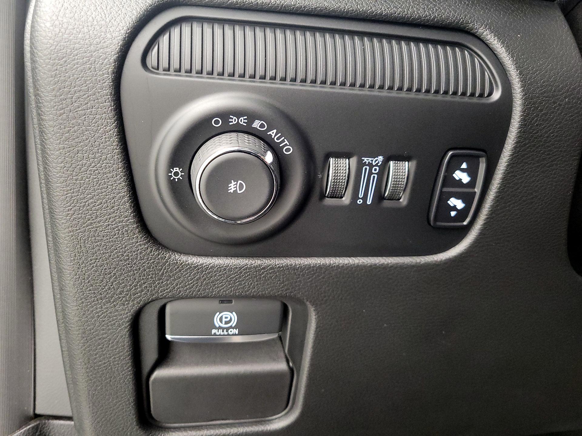 Thumbnail: 2022 Jeep Wagoneer - 13