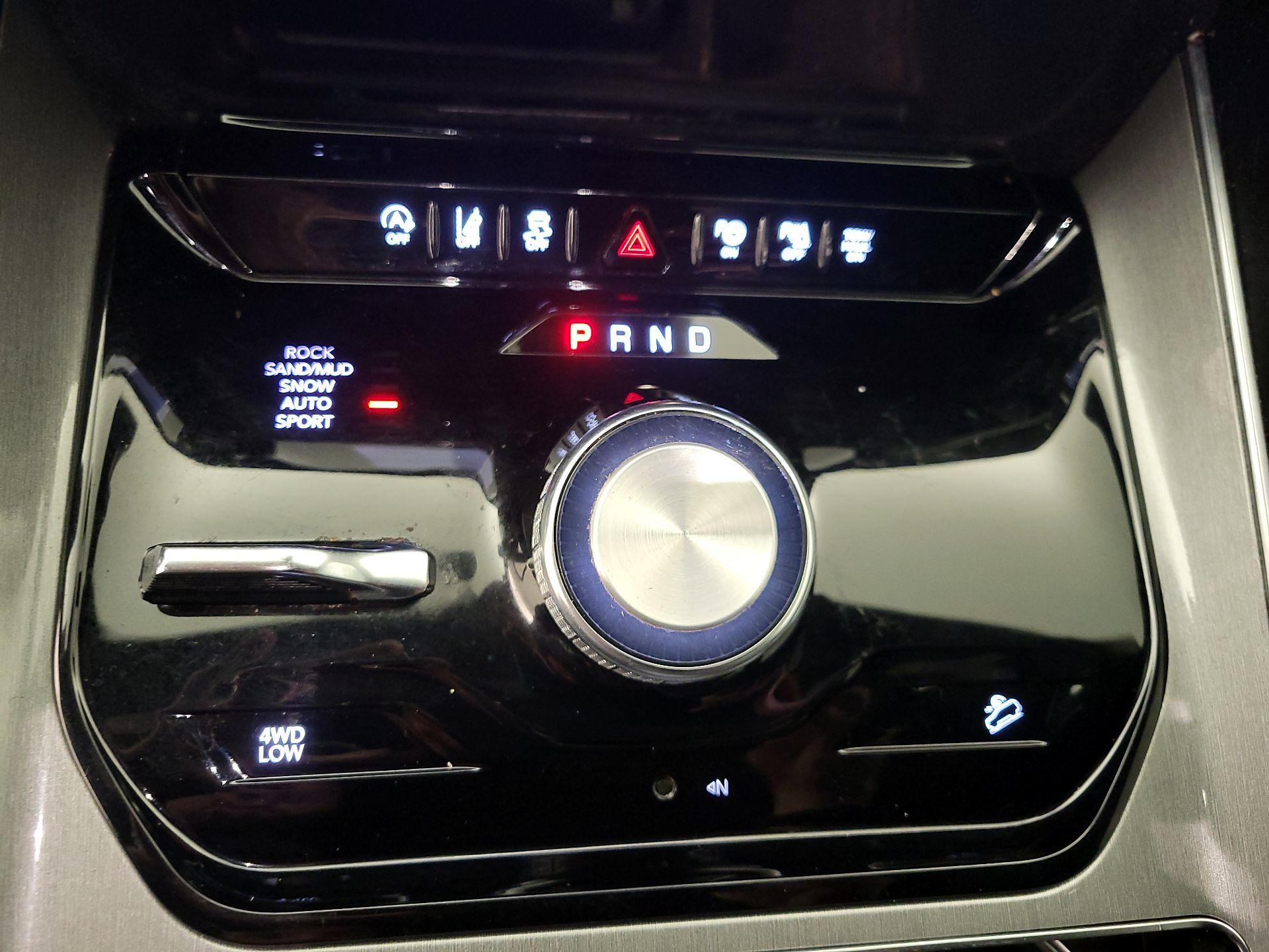 Thumbnail: 2022 Jeep Wagoneer - 18