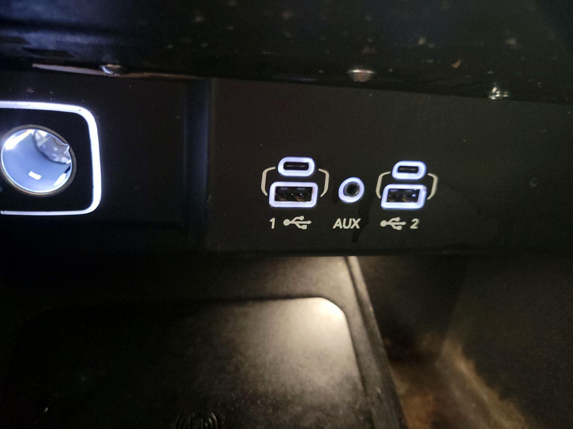 Thumbnail: 2022 Jeep Wagoneer - 19