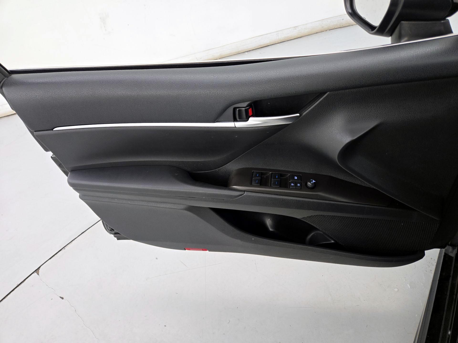 Thumbnail: 2022 Toyota Camry - 12