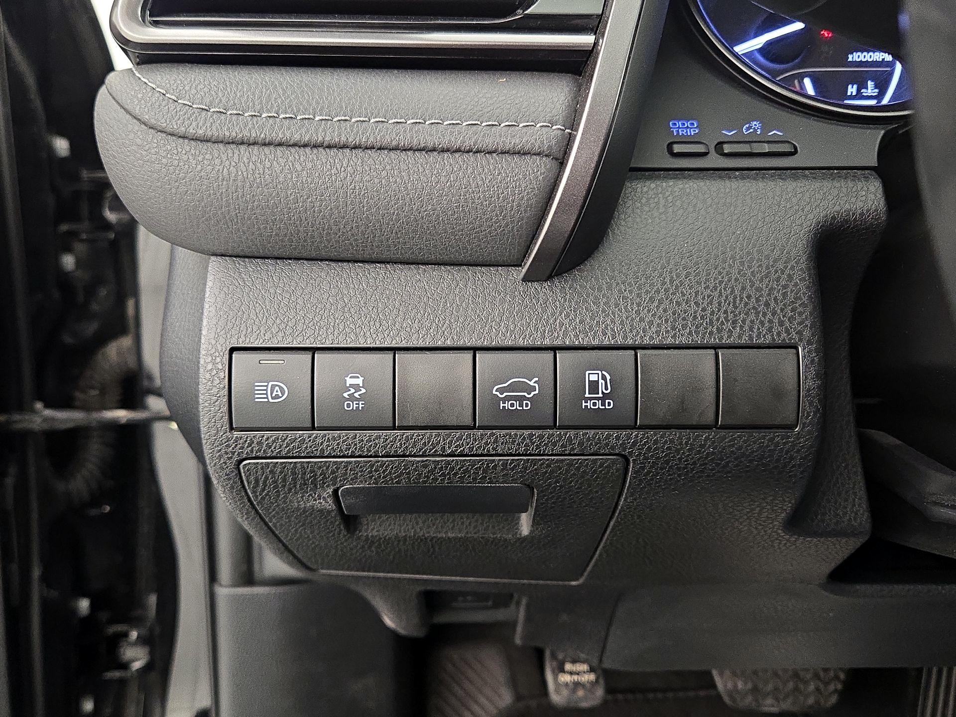 Thumbnail: 2022 Toyota Camry - 13