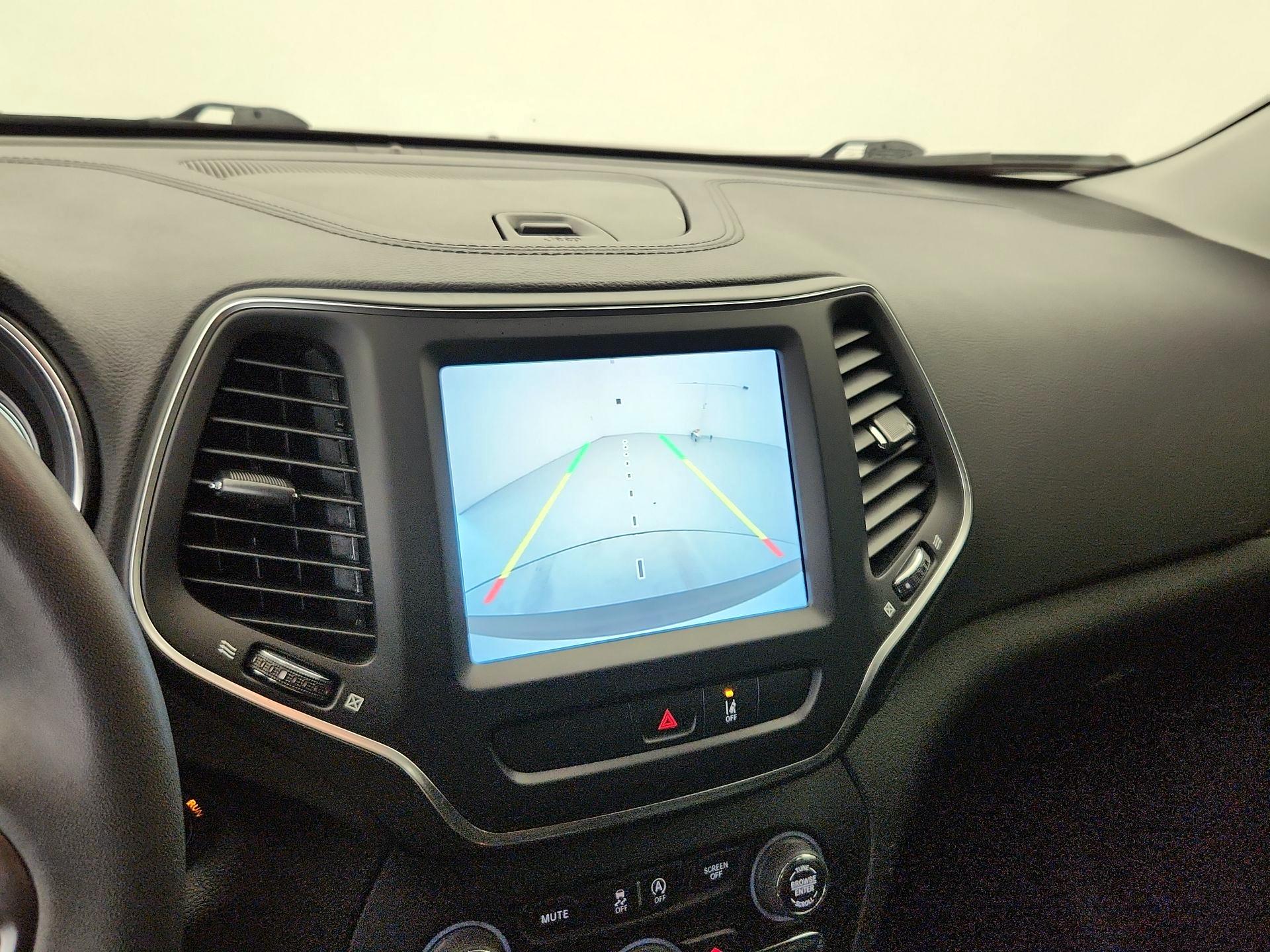 Thumbnail: 2022 Jeep Cherokee - 14