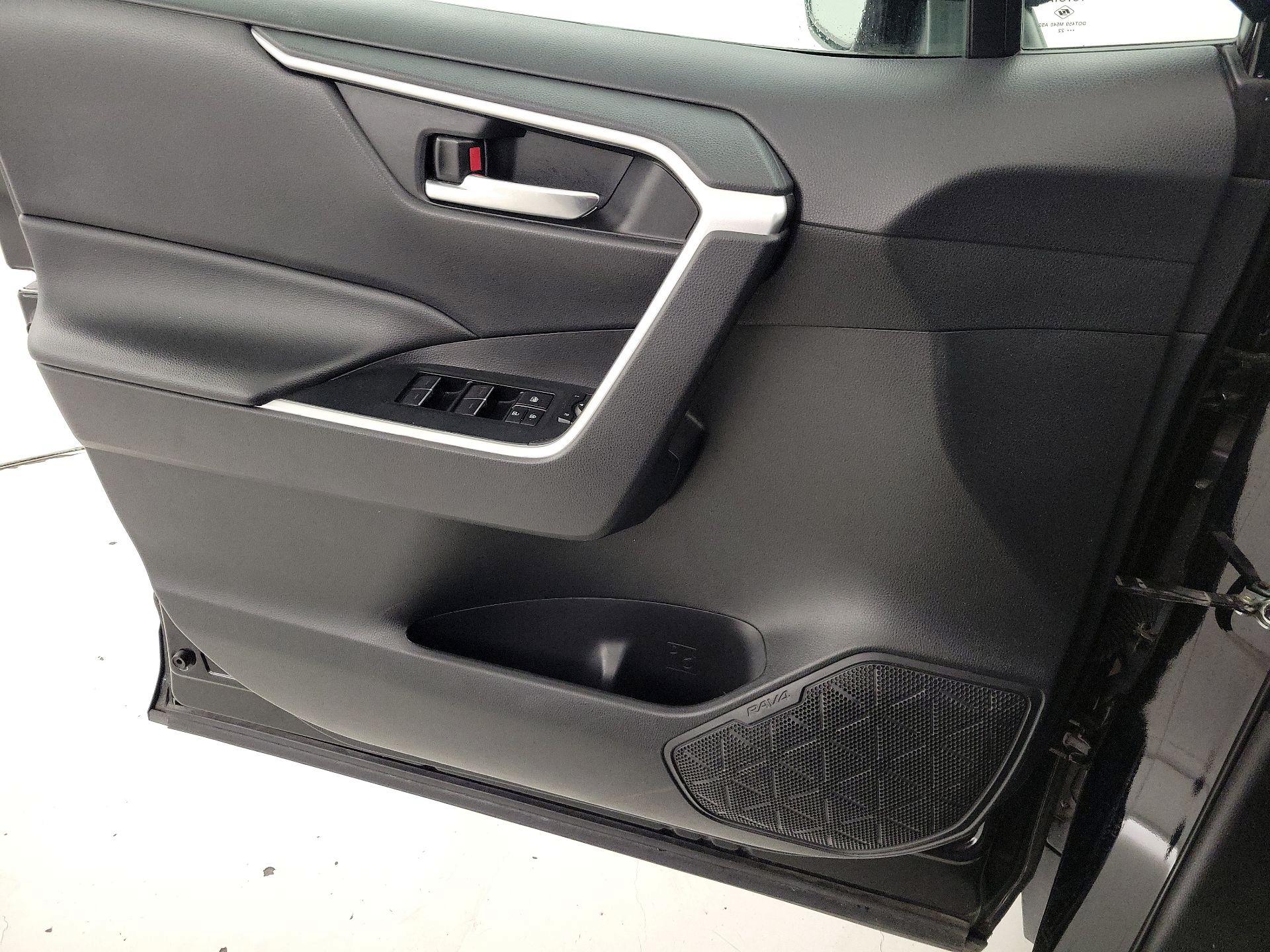 Thumbnail: 2022 Toyota RAV4 - 12