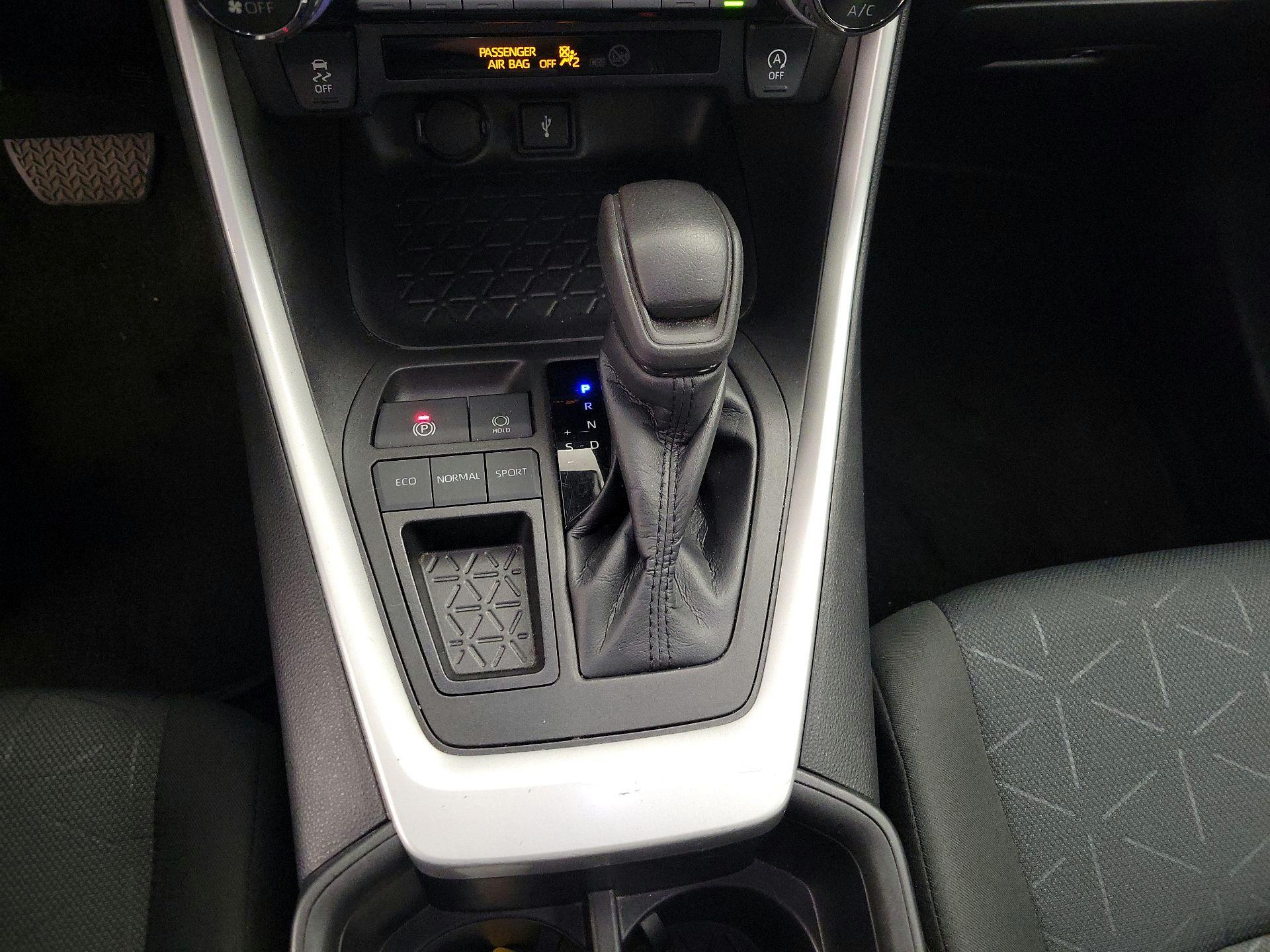 Thumbnail: 2022 Toyota RAV4 - 17