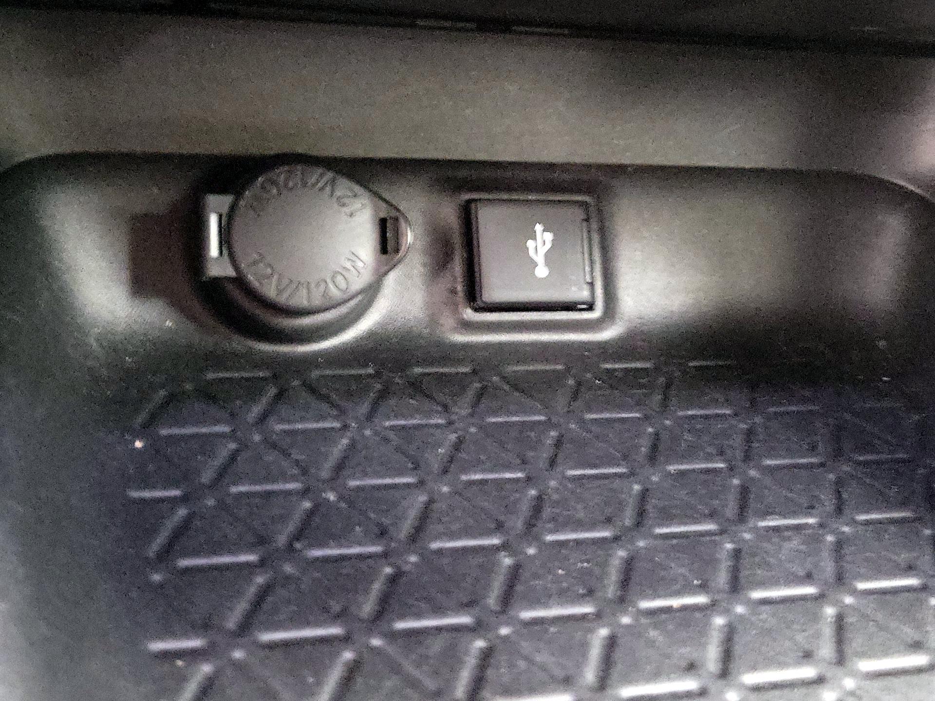 Thumbnail: 2022 Toyota RAV4 - 18