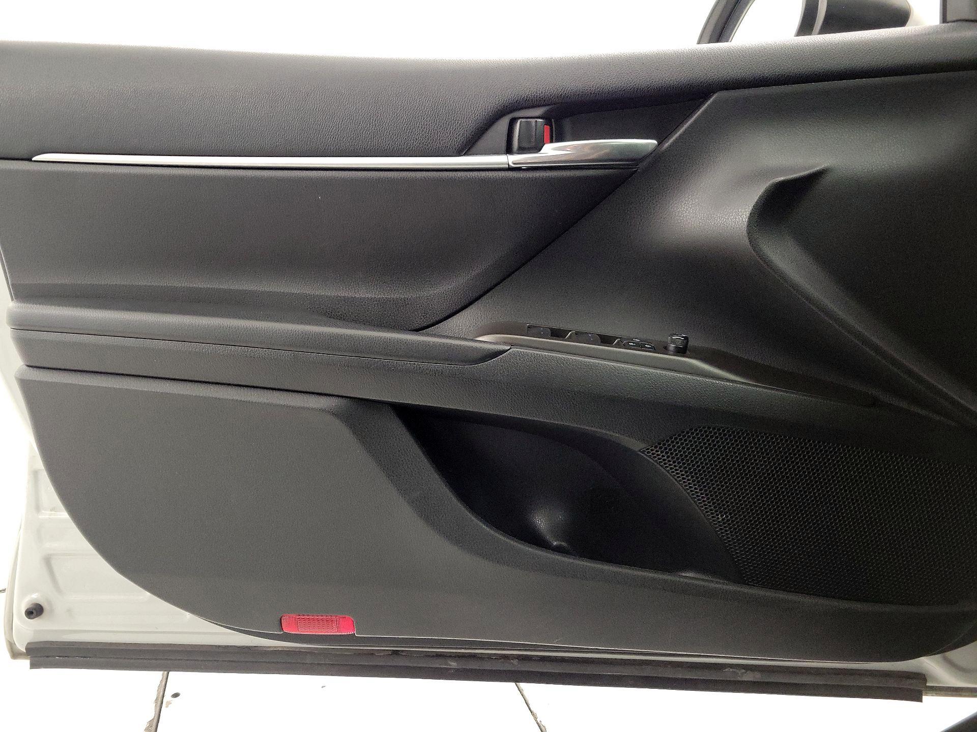 Thumbnail: 2022 Toyota Camry - 12