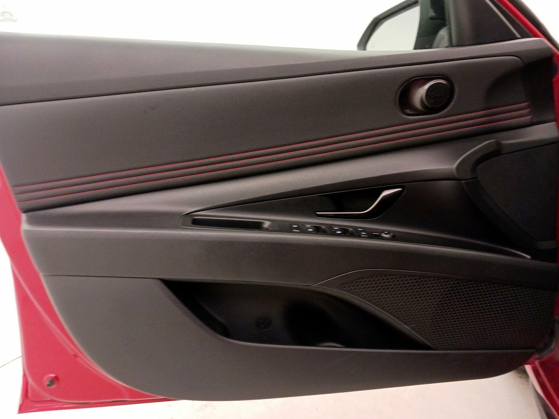 Thumbnail: 2022 Hyundai Elantra - 12