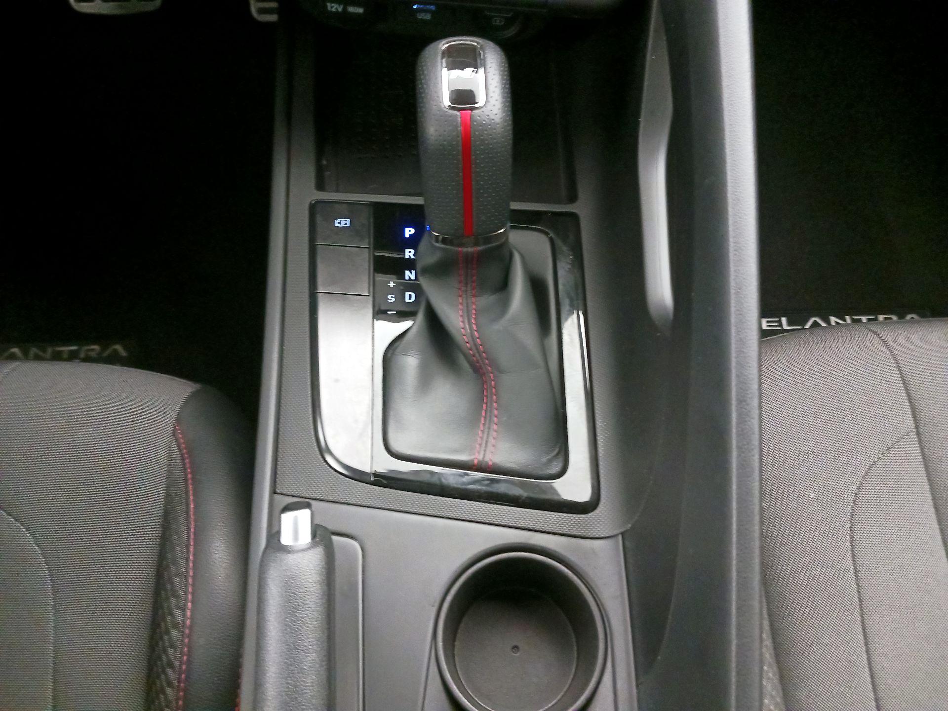 Thumbnail: 2022 Hyundai Elantra - 17