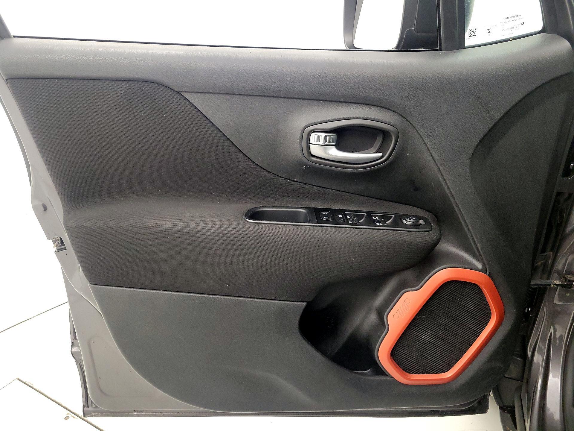 Thumbnail: 2020 Jeep Renegade - 12