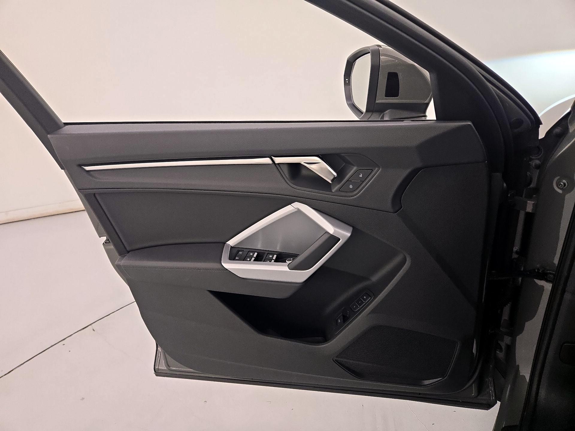 Thumbnail: 2023 Audi Q3 - 12