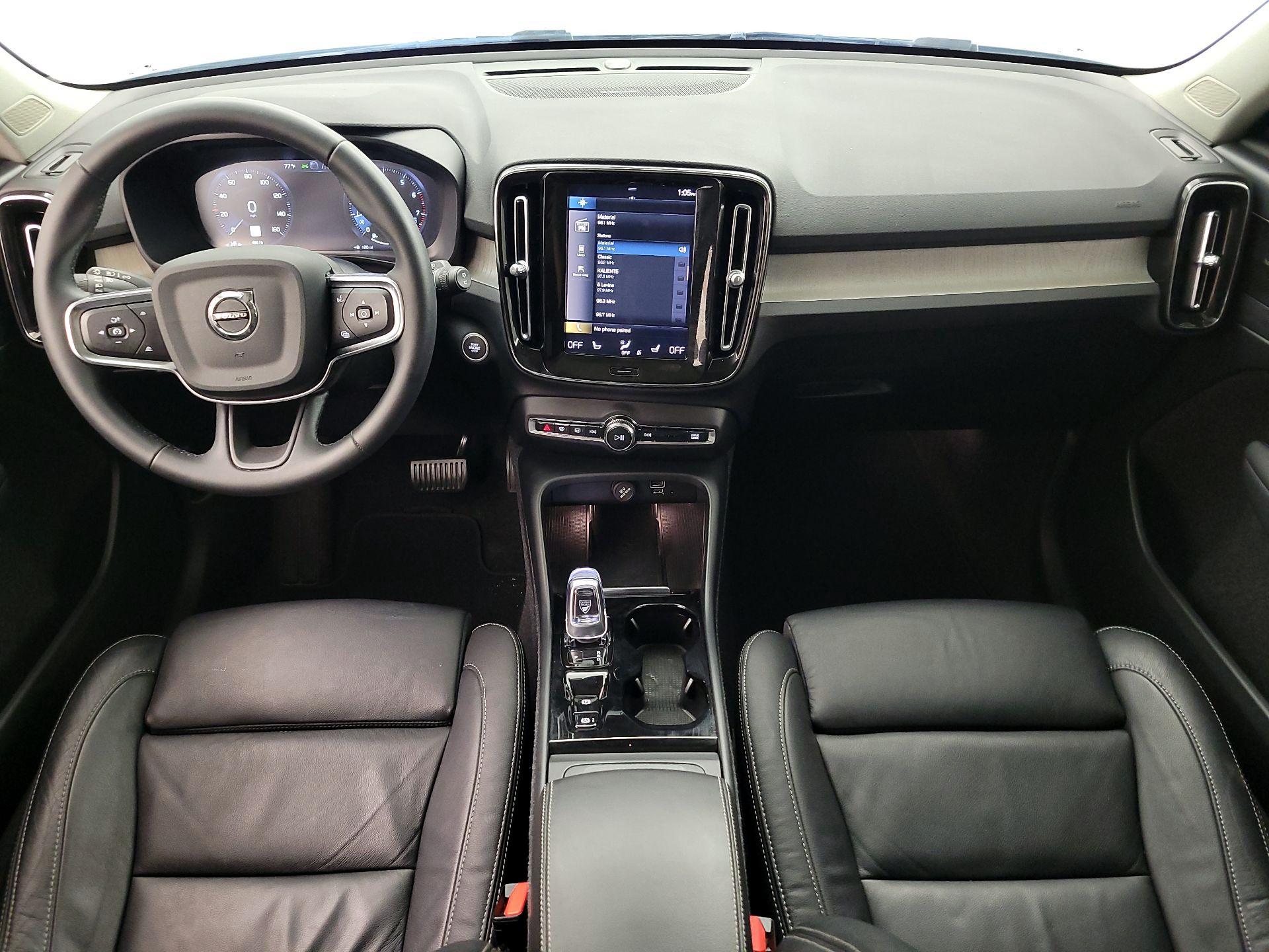 Thumbnail: 2022 Volvo XC40 - 9