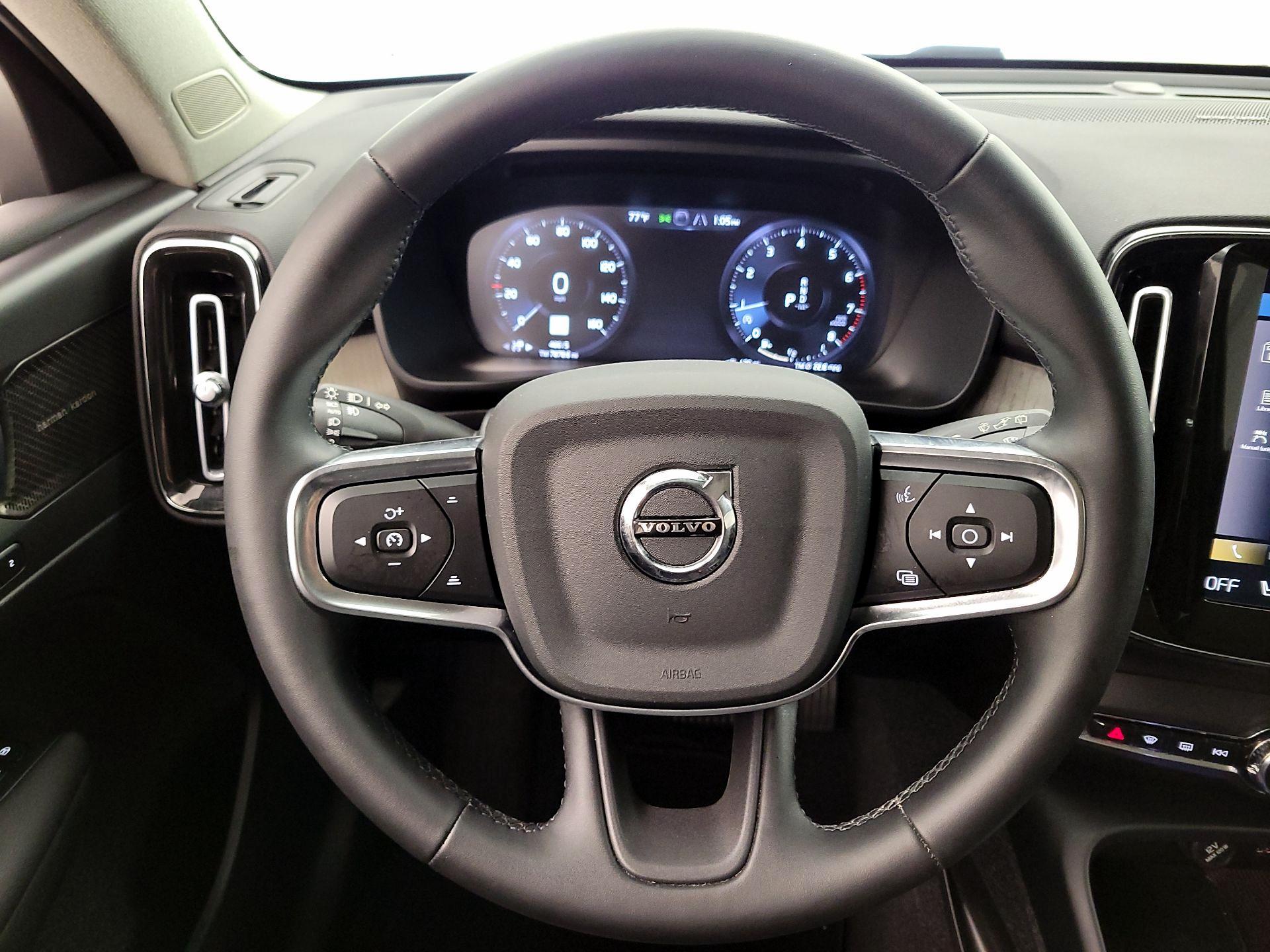 Thumbnail: 2022 Volvo XC40 - 10