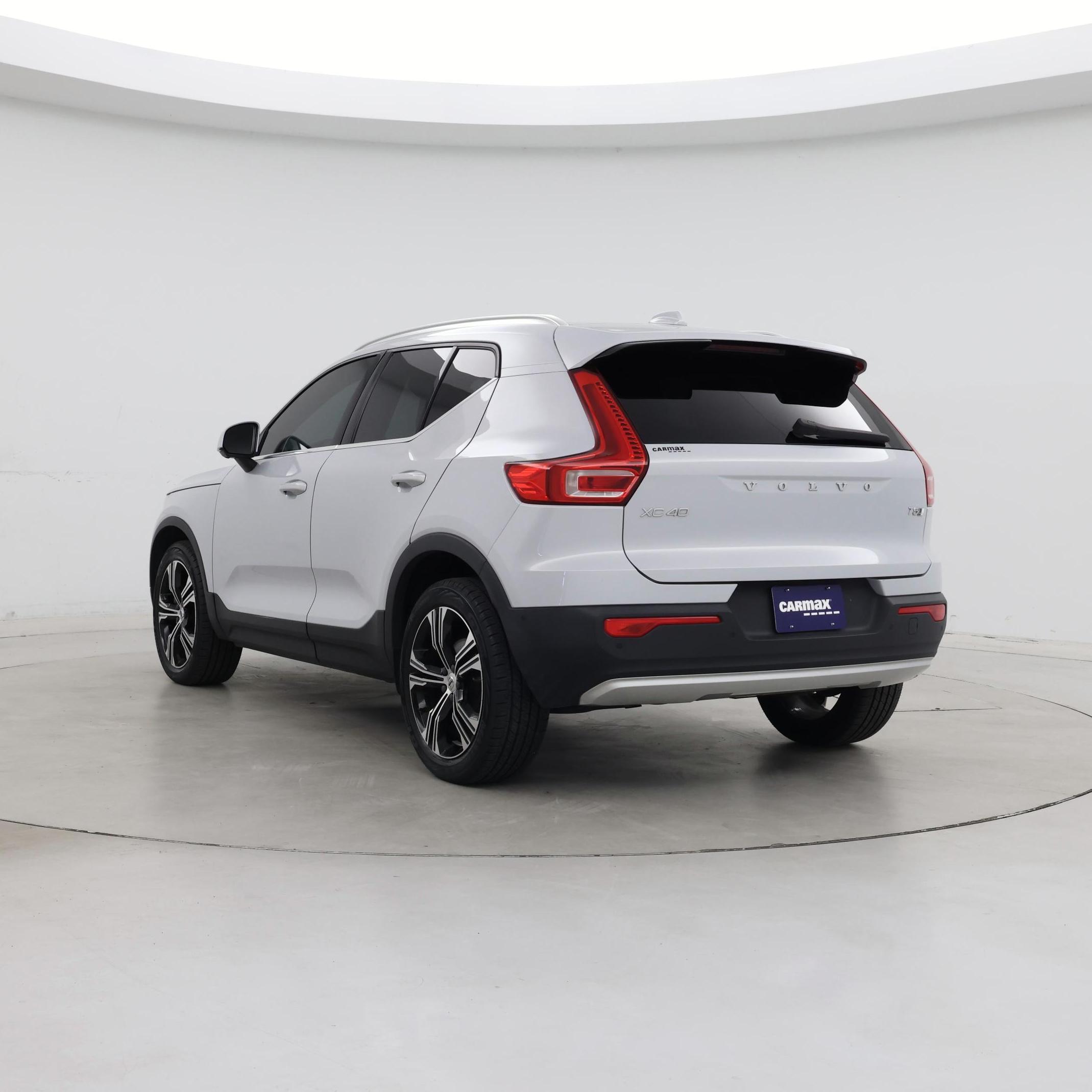 Thumbnail: 2022 Volvo XC40 - 2
