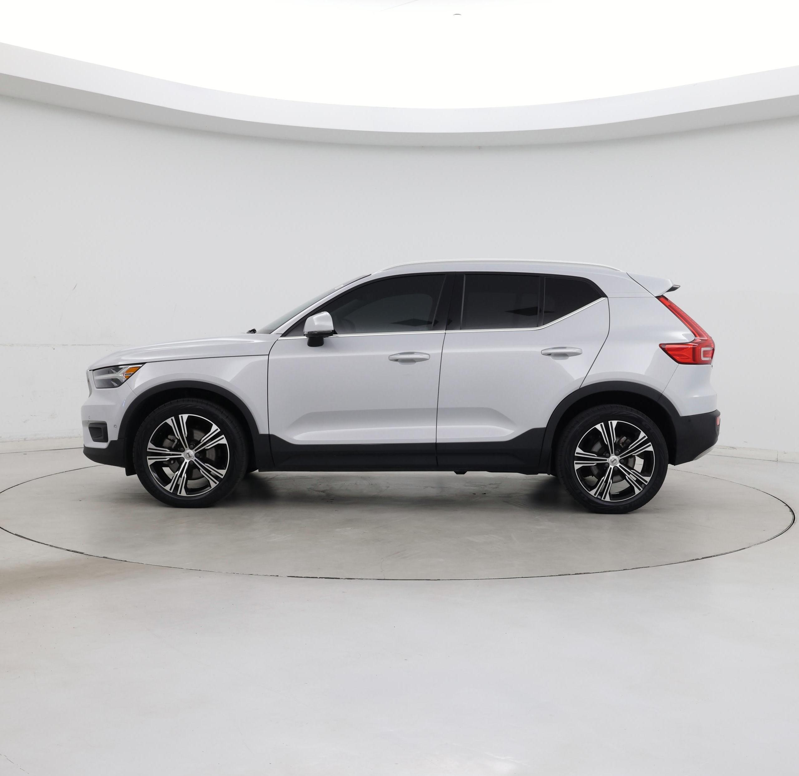 Thumbnail: 2022 Volvo XC40 - 3