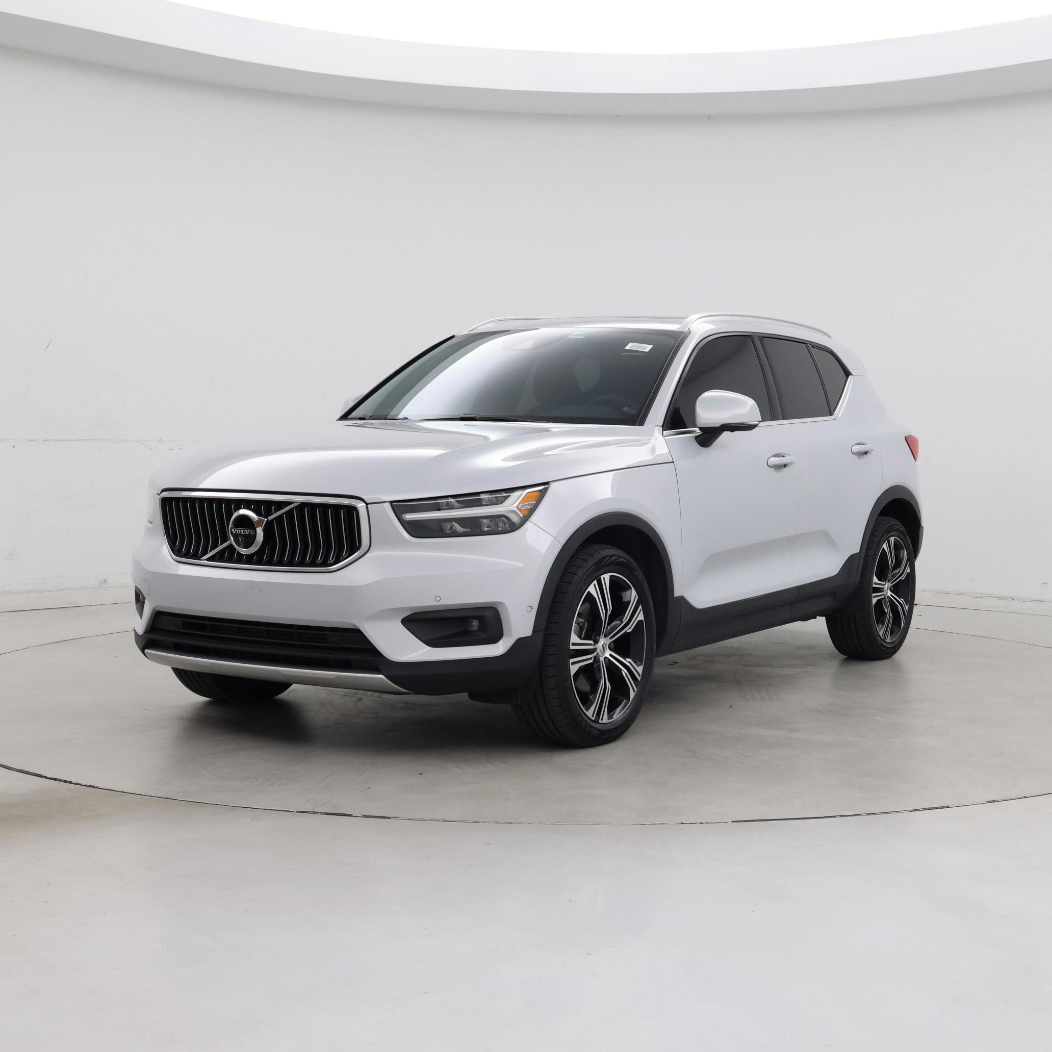 Thumbnail: 2022 Volvo XC40 - 4