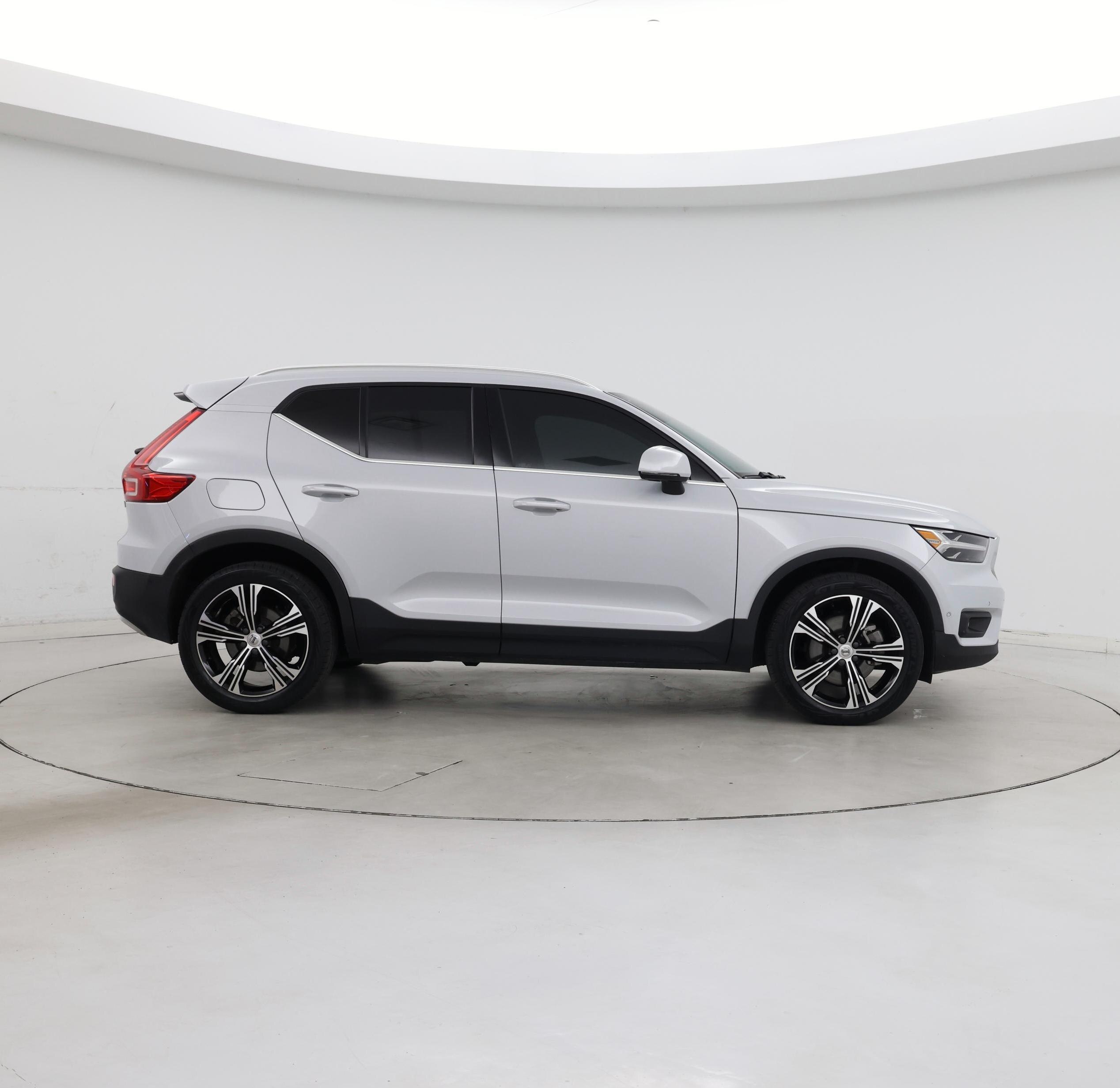 Thumbnail: 2022 Volvo XC40 - 7