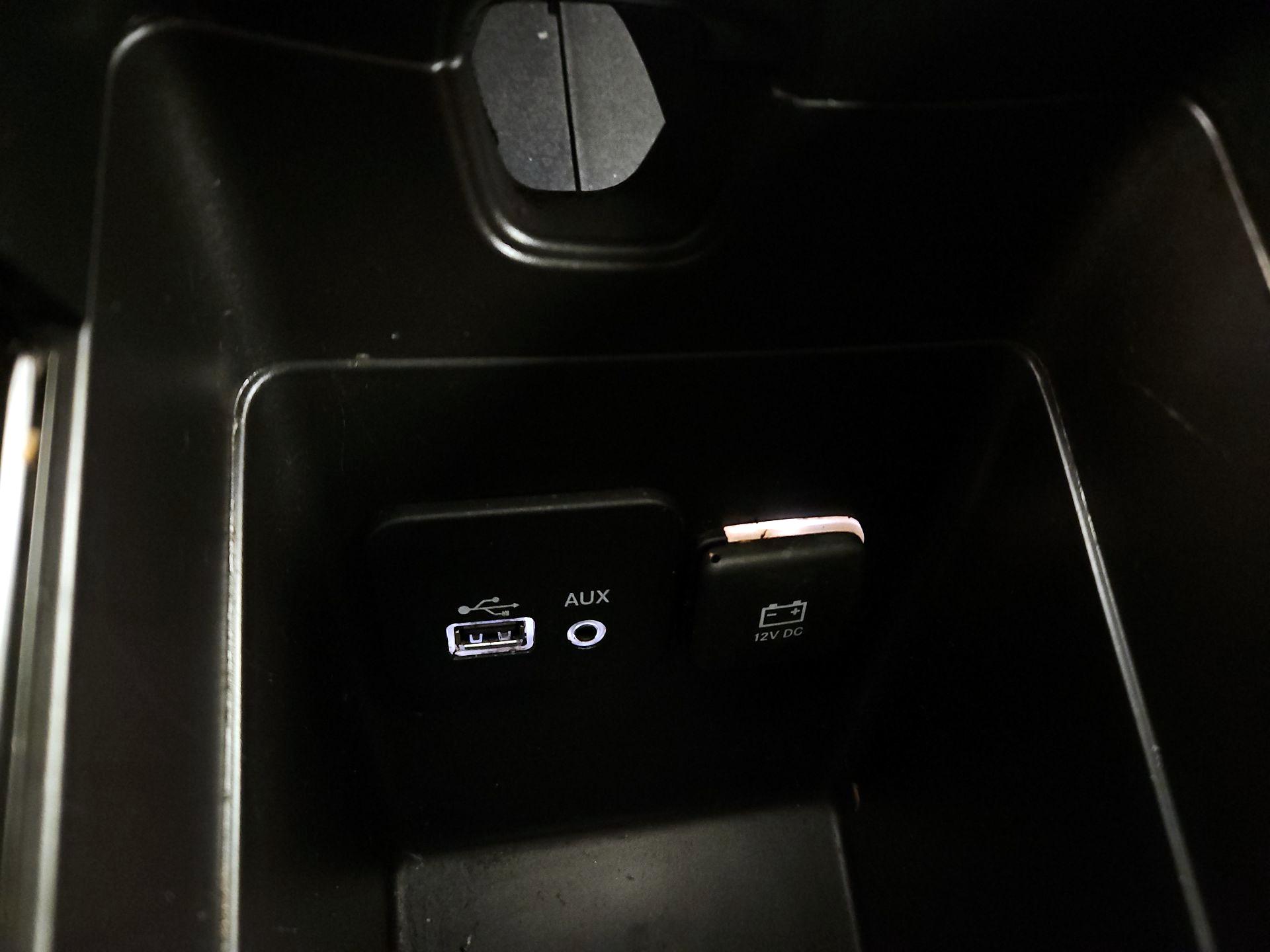 Thumbnail: 2015 Chrysler 200 - 19